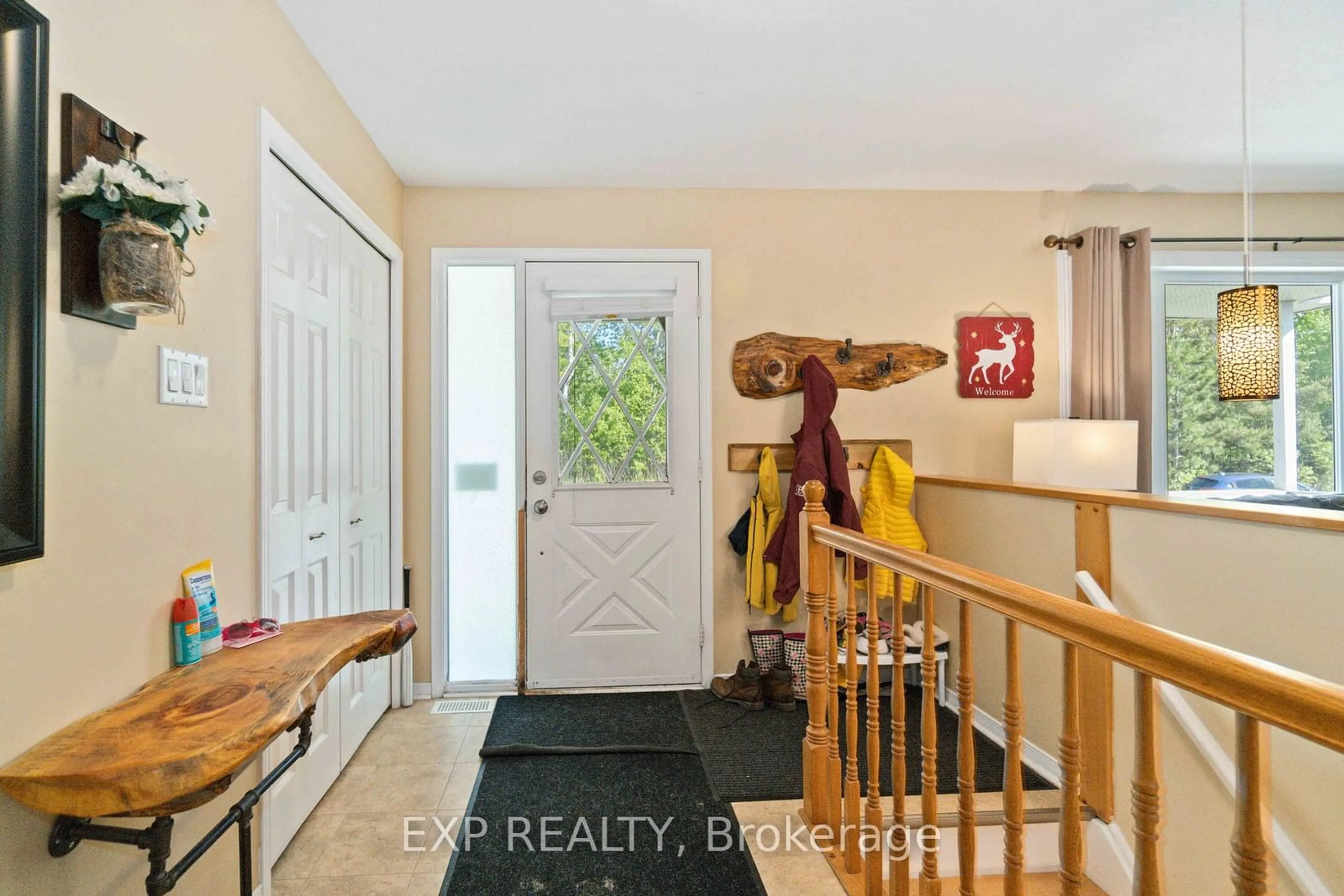 Indoor entryway for 260 LEVIS St, Clarence-Rockland Ontario K0A 1E0