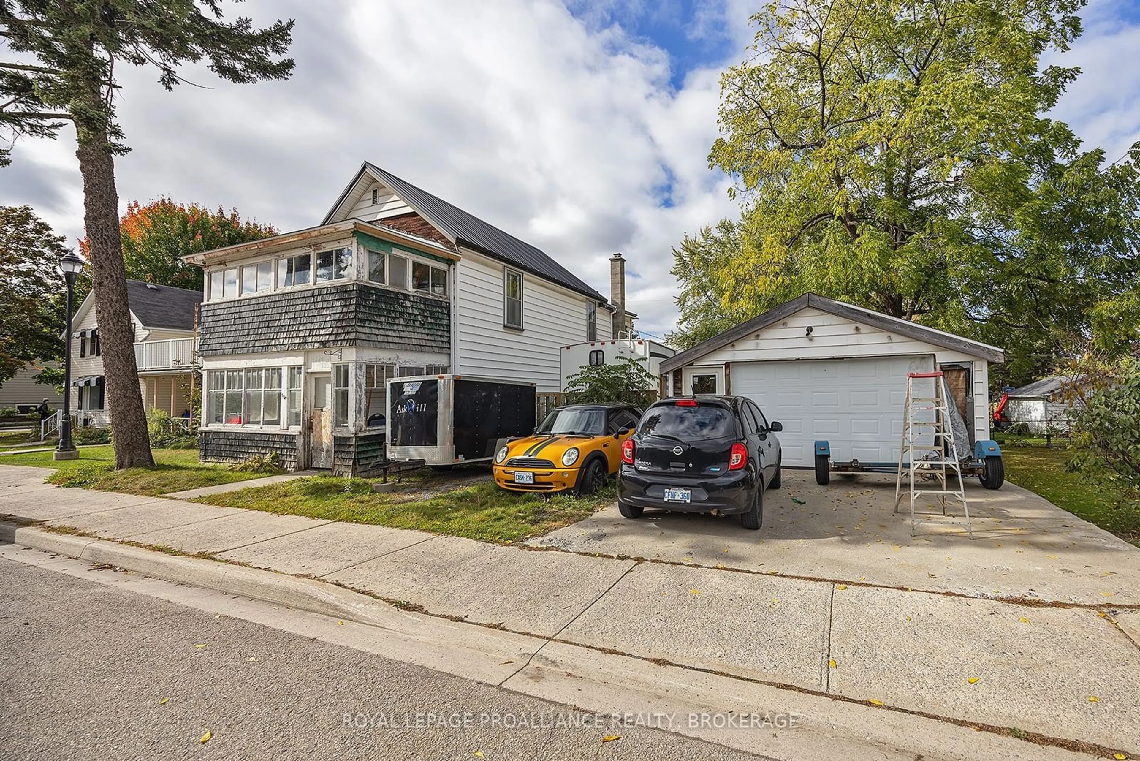 A pic from outside/outdoor area/front of a property/back of a property/a pic from drone, street for 308 Brock St, Gananoque Ontario K7G 1K6