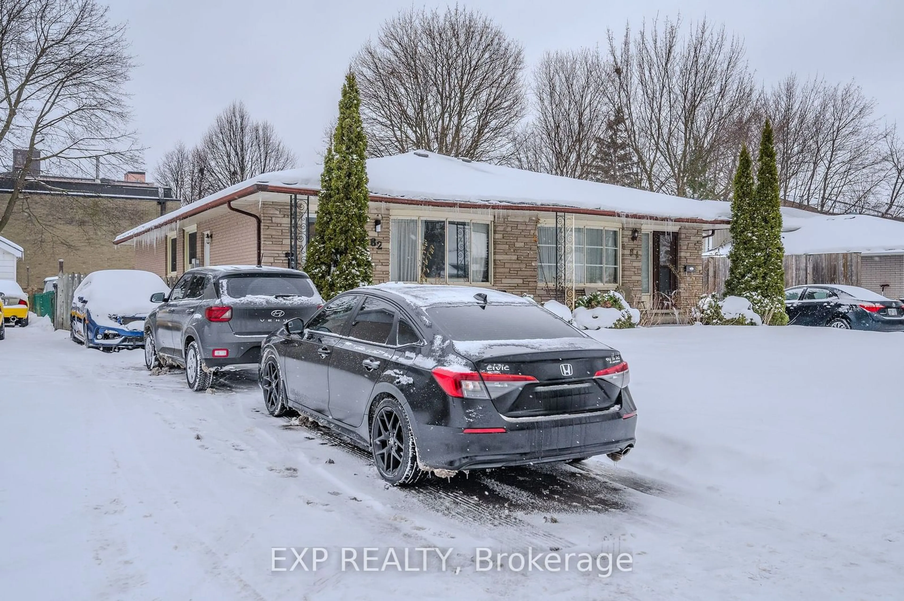 A pic from outside/outdoor area/front of a property/back of a property/a pic from drone, street for 82 Conway Dr, Kitchener Ontario N2A 2C5