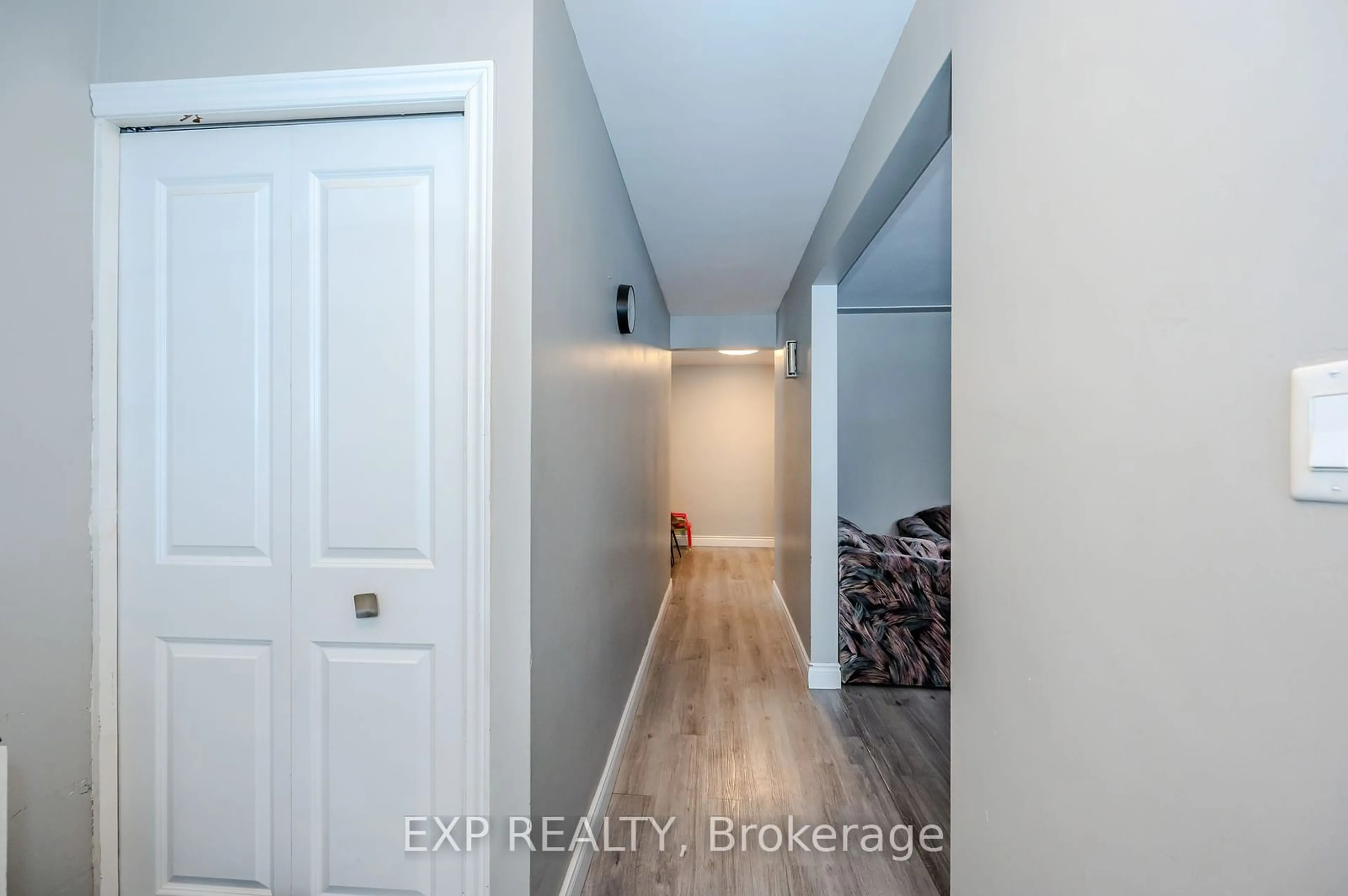 Indoor entryway for 82 Conway Dr, Kitchener Ontario N2A 2C5