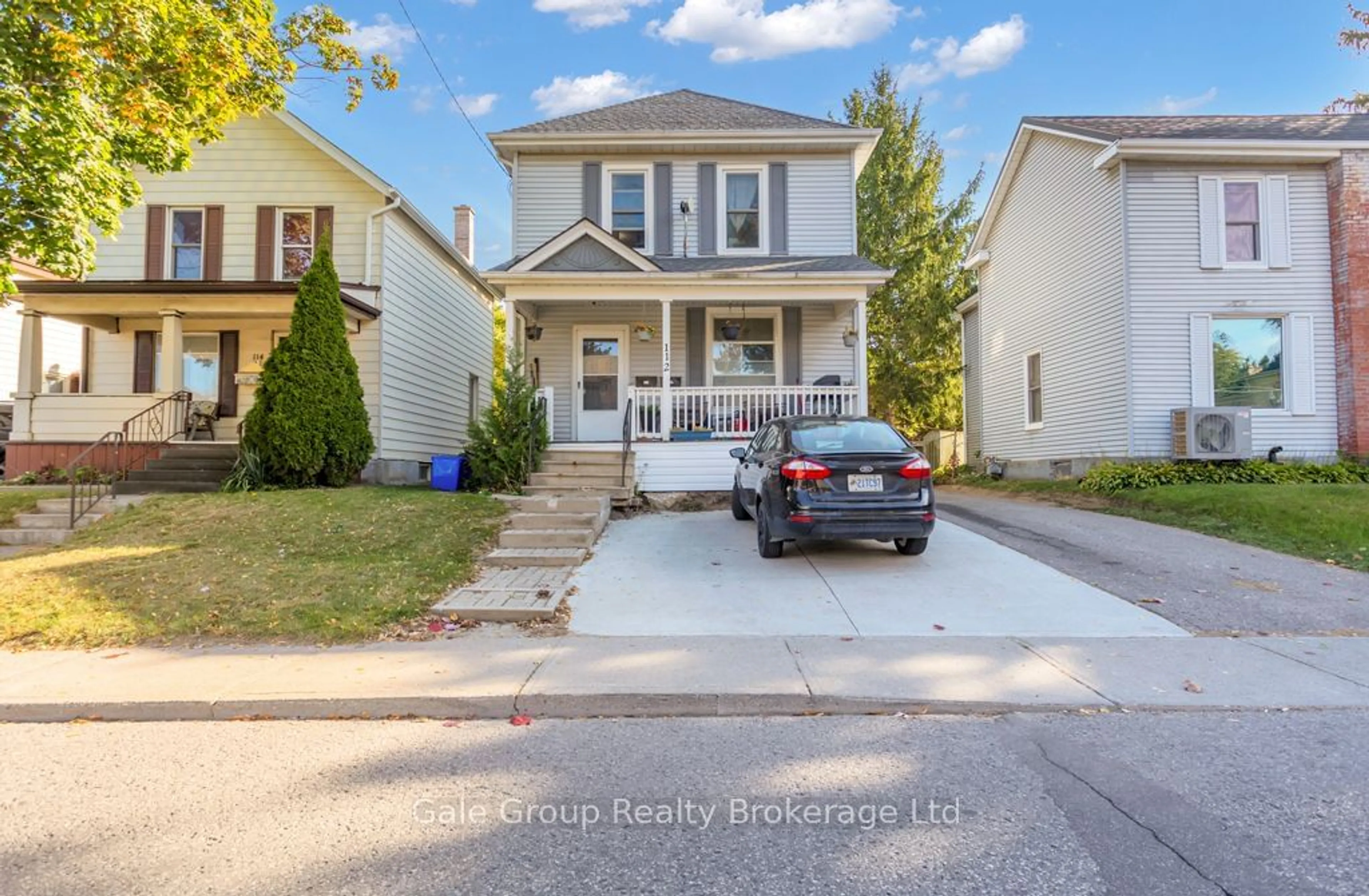 Home with vinyl exterior material, street for 112 Wellington St, Woodstock Ontario N4S 6R3