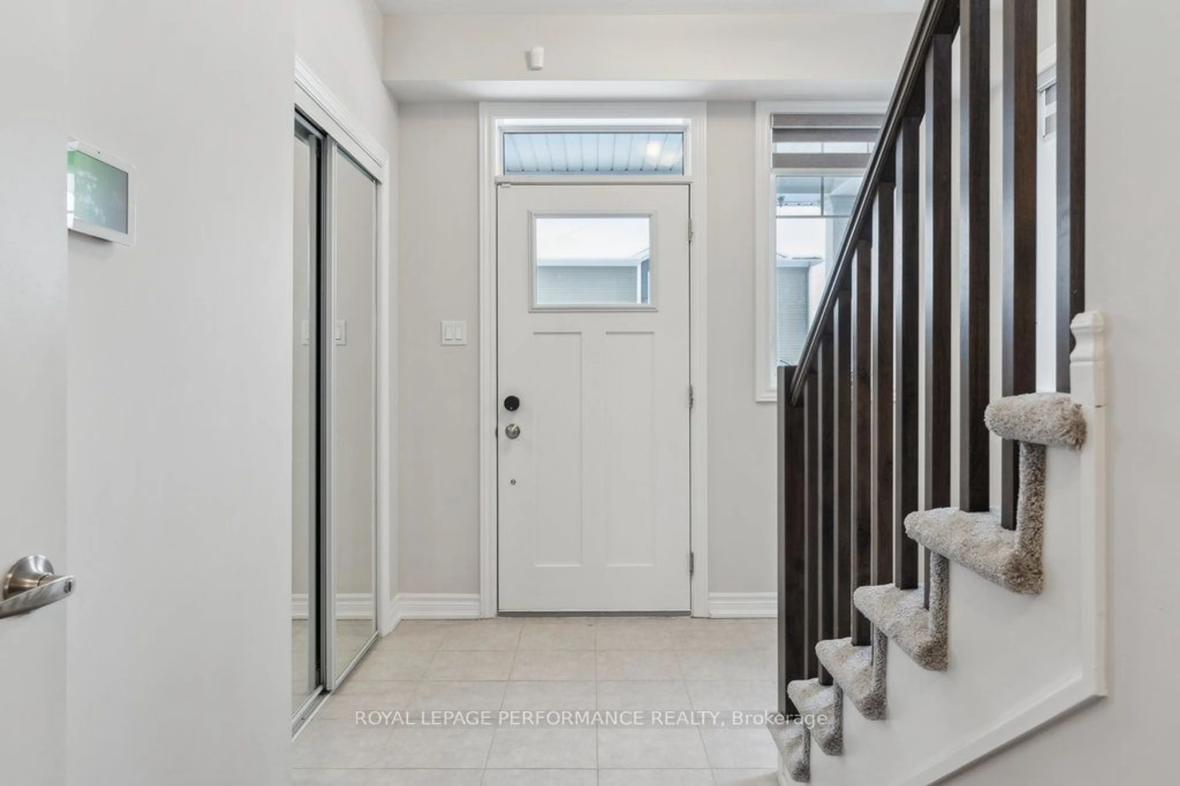 Indoor entryway for 114 Equitation Circ, Stittsville - Munster - Richmond Ontario K0A 2Z0