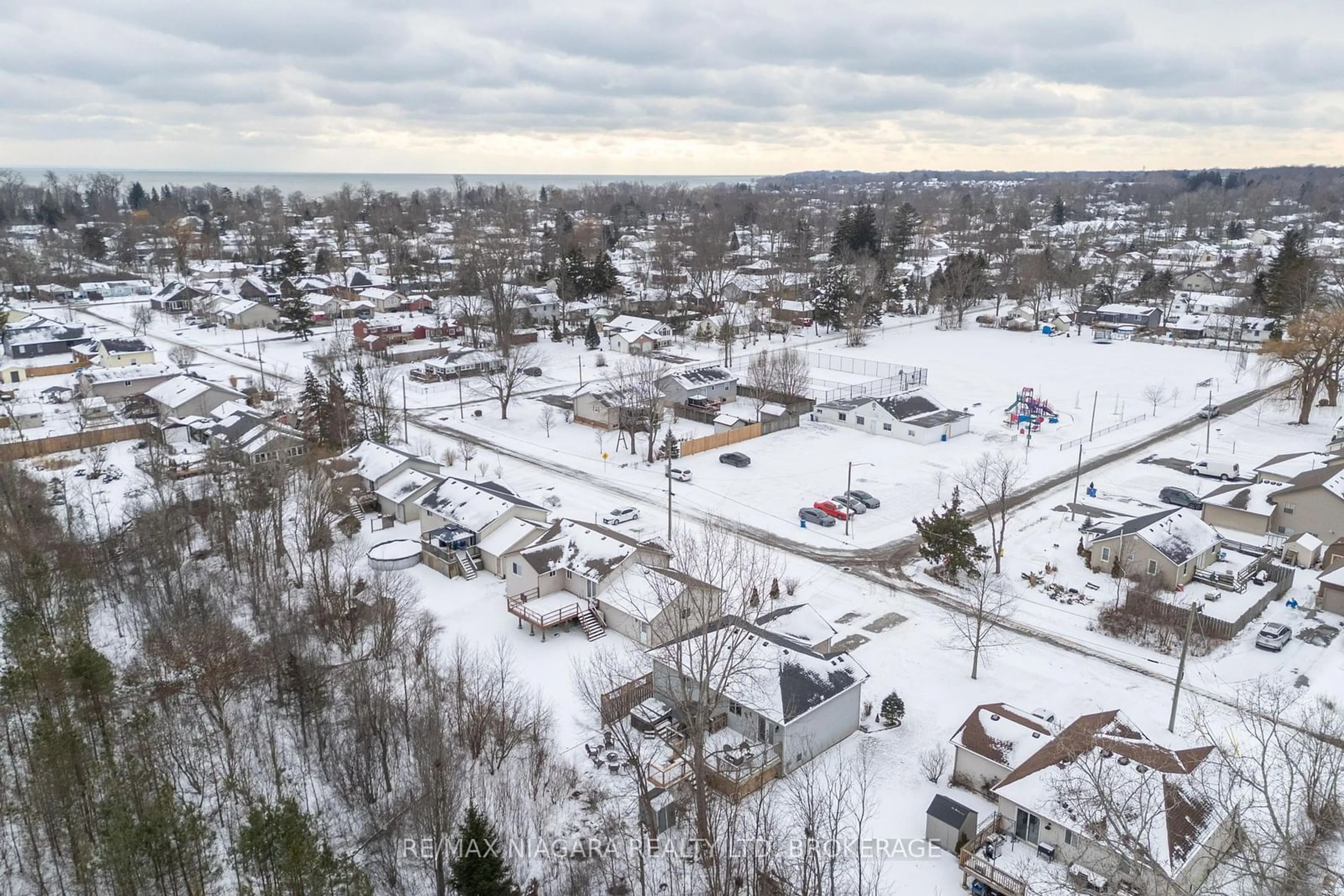 A pic from outside/outdoor area/front of a property/back of a property/a pic from drone, street for 268 Neva Rd, Fort Erie Ontario L0S 1N0