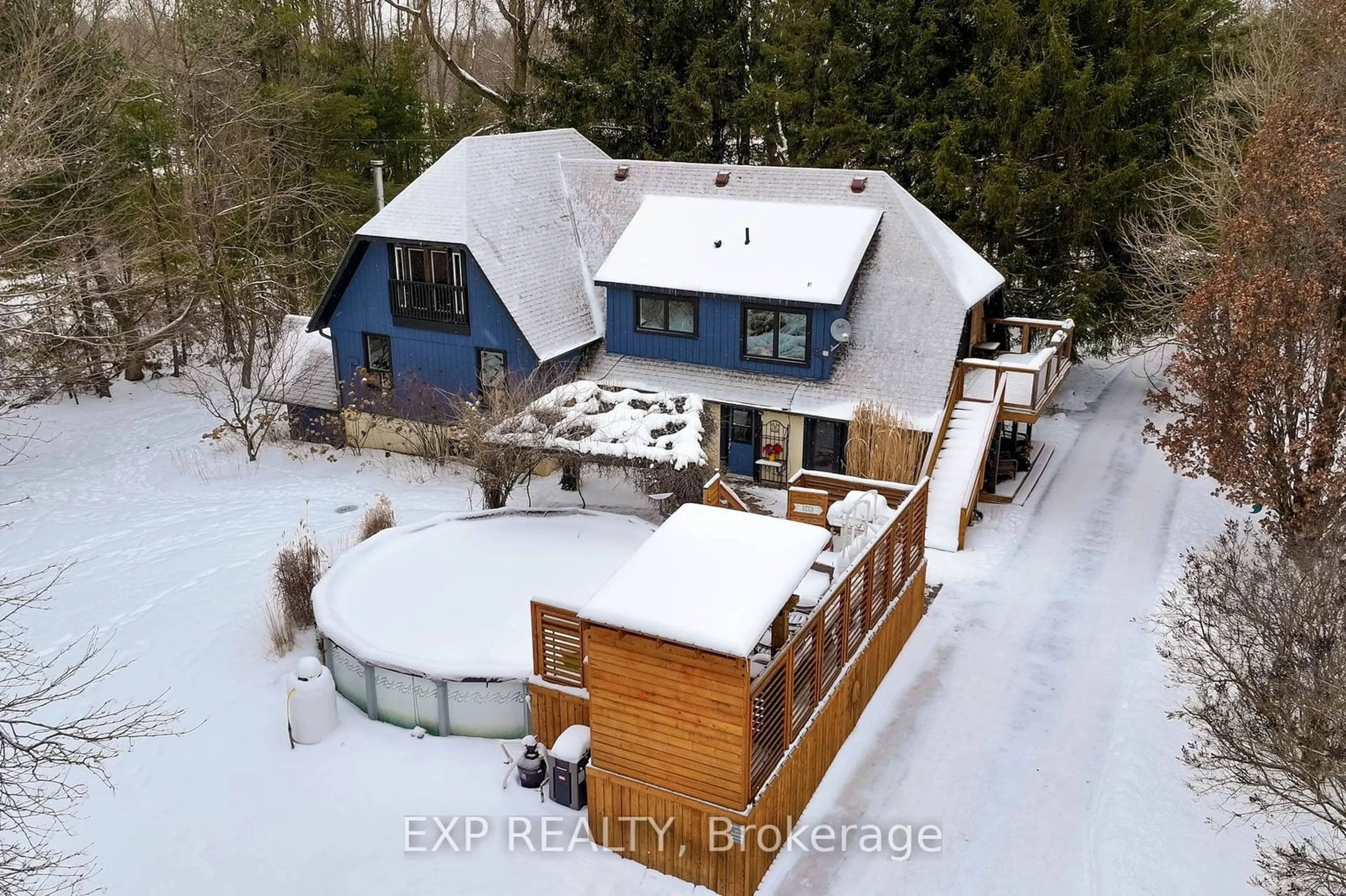 A pic from outside/outdoor area/front of a property/back of a property/a pic from drone, building for 5794 10 Line, Erin Ontario N0B 1T0