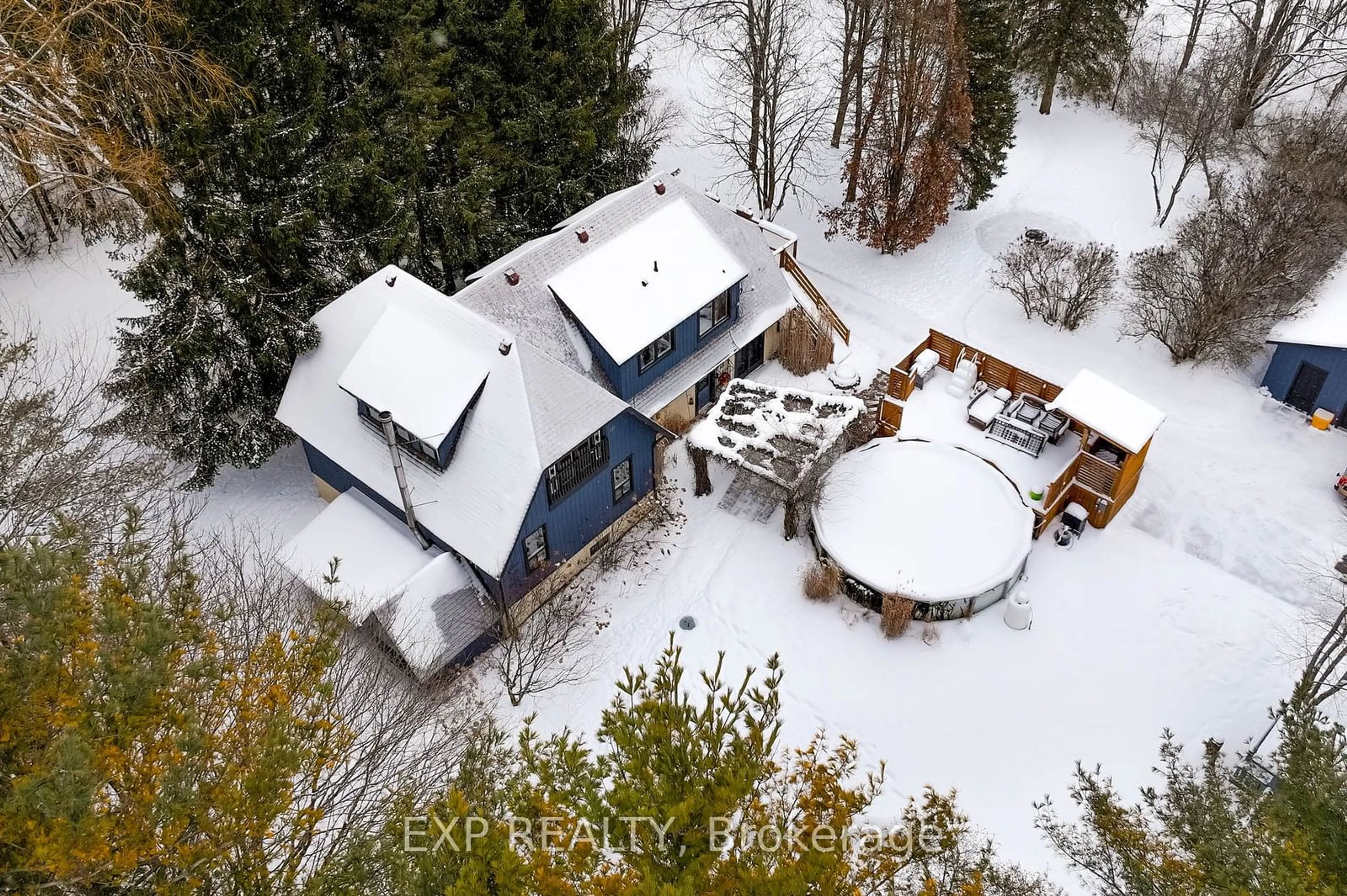 A pic from outside/outdoor area/front of a property/back of a property/a pic from drone, unknown for 5794 10 Line, Erin Ontario N0B 1T0