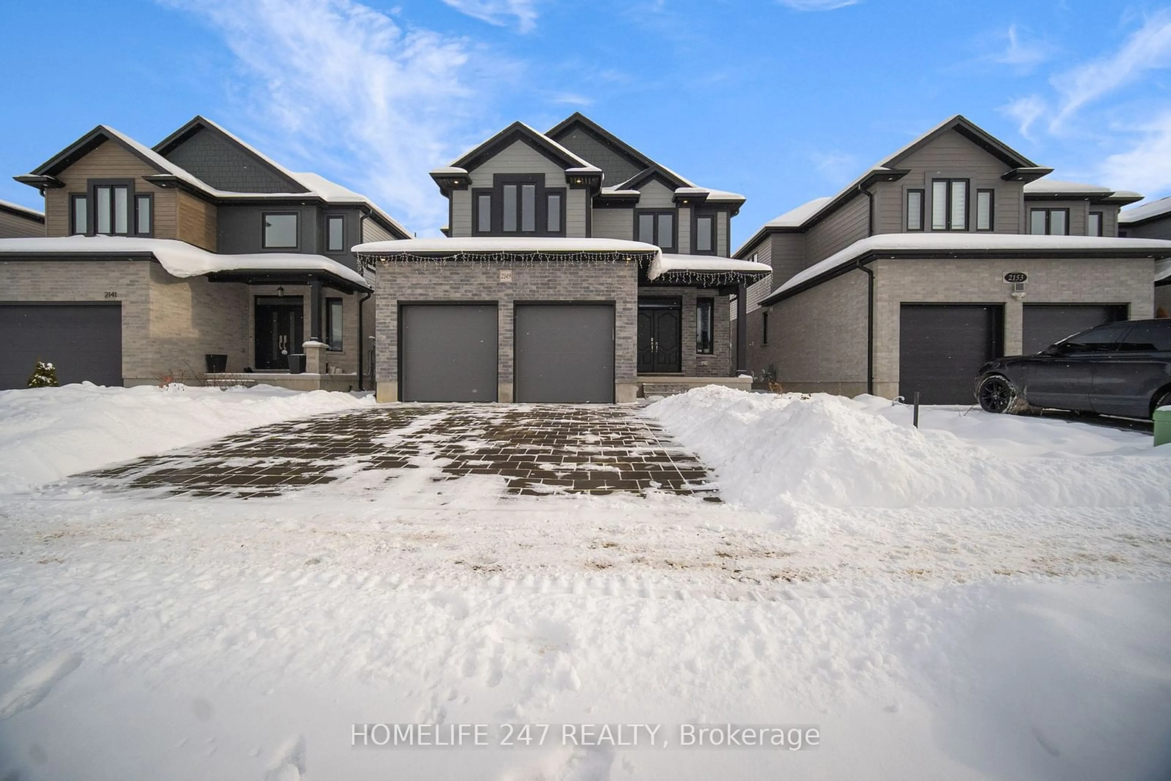 A pic from outside/outdoor area/front of a property/back of a property/a pic from drone, street for 2149 Tokala Tr, London Ontario N6G 0Z7