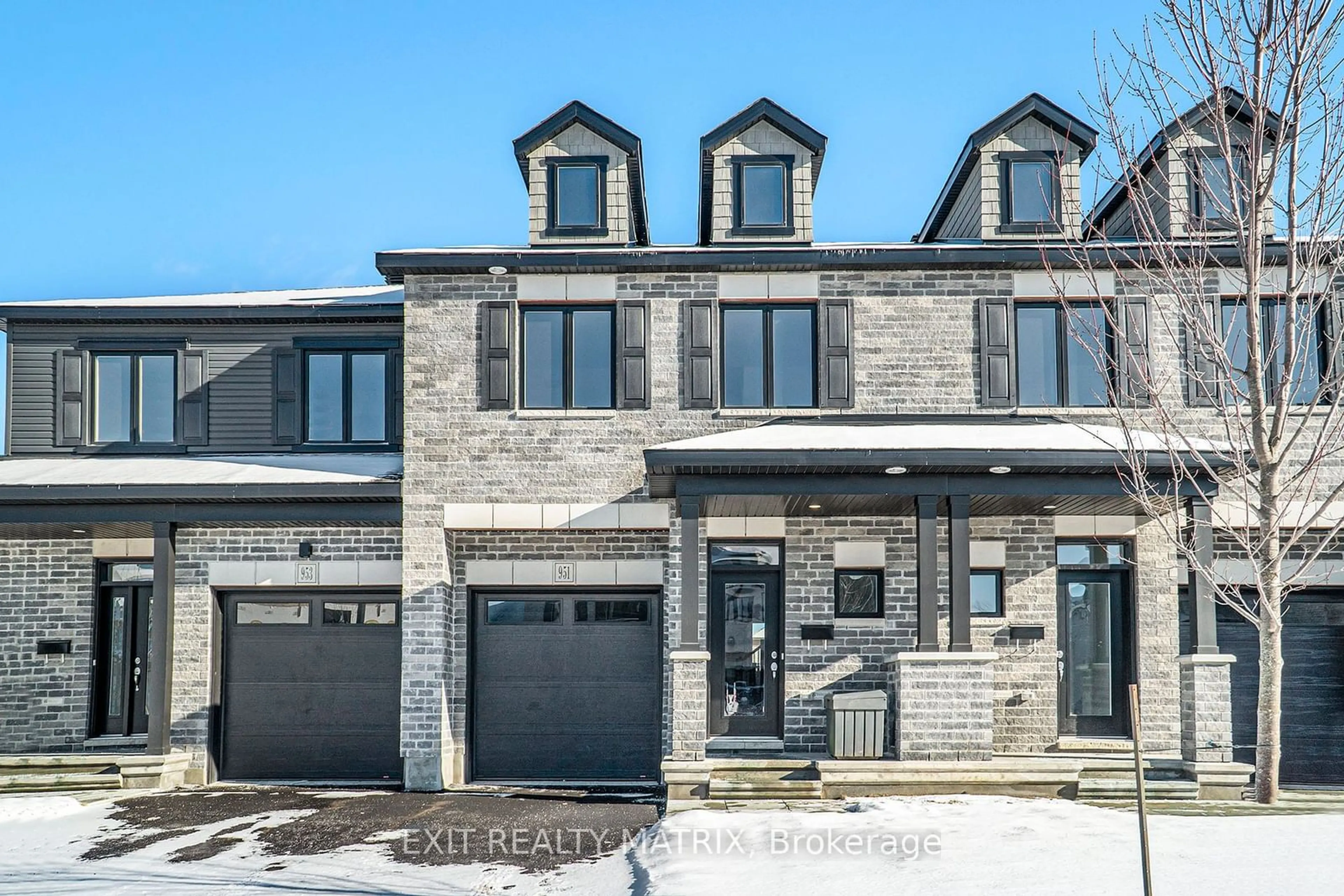 Home with brick exterior material, street for 951 Cologne St, Russell Ontario K0A 1W0