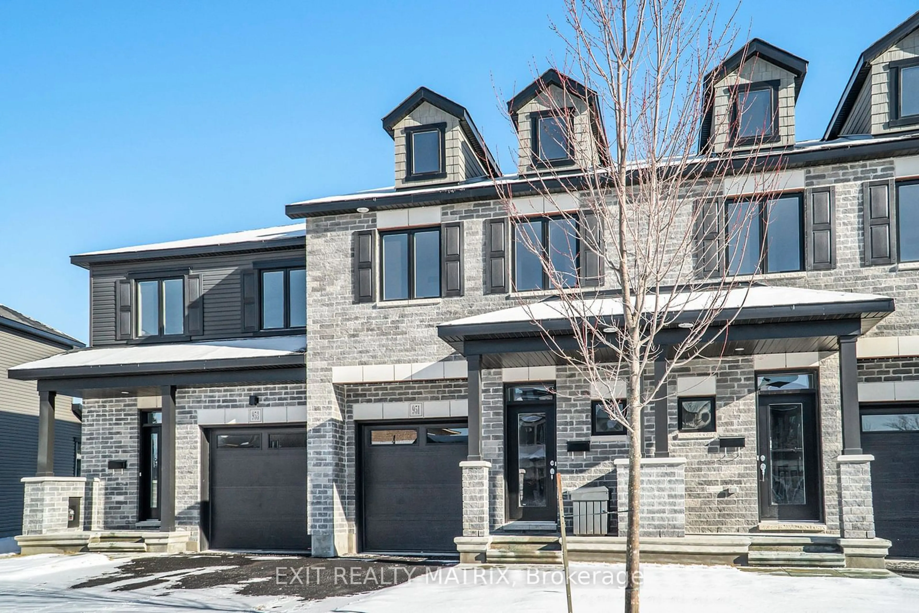 Home with brick exterior material, street for 951 Cologne St, Russell Ontario K0A 1W0