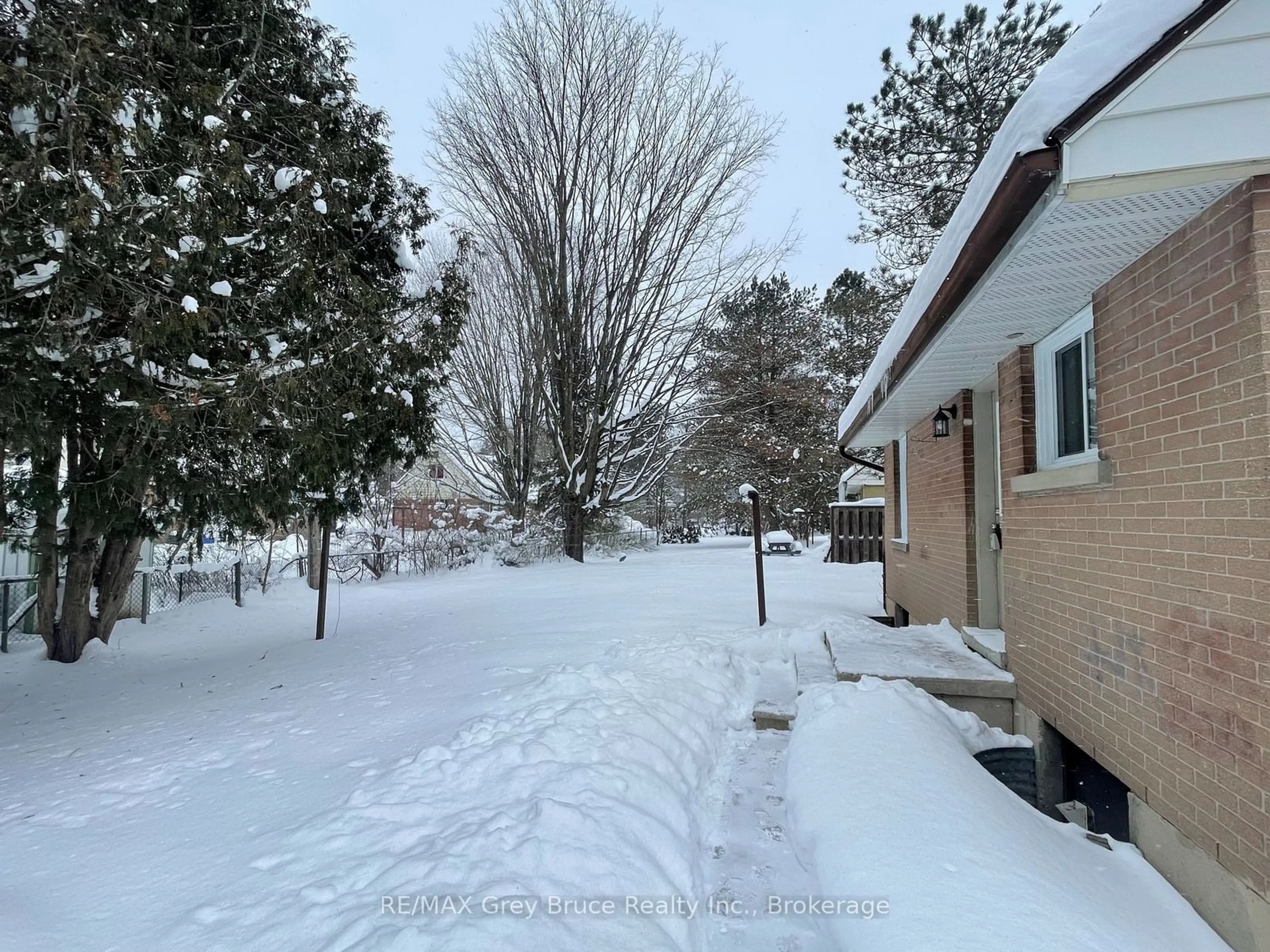 A pic from outside/outdoor area/front of a property/back of a property/a pic from drone, street for 1314 7th Avenue A, Owen Sound Ontario N4K 5L9