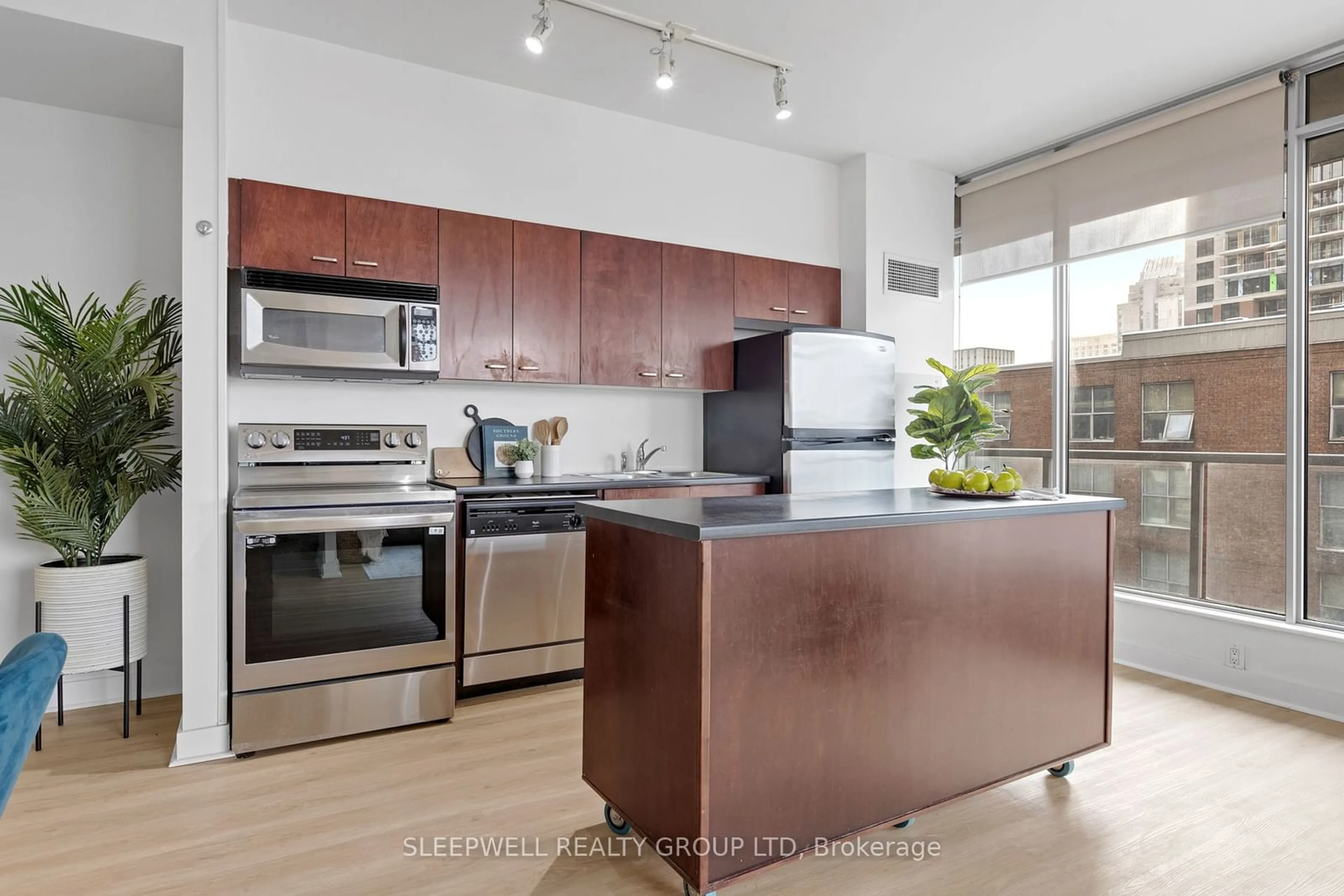 Open concept kitchen, unknown for 383 Cumberland St #503, Lower Town - Sandy Hill Ontario K1N 1J7