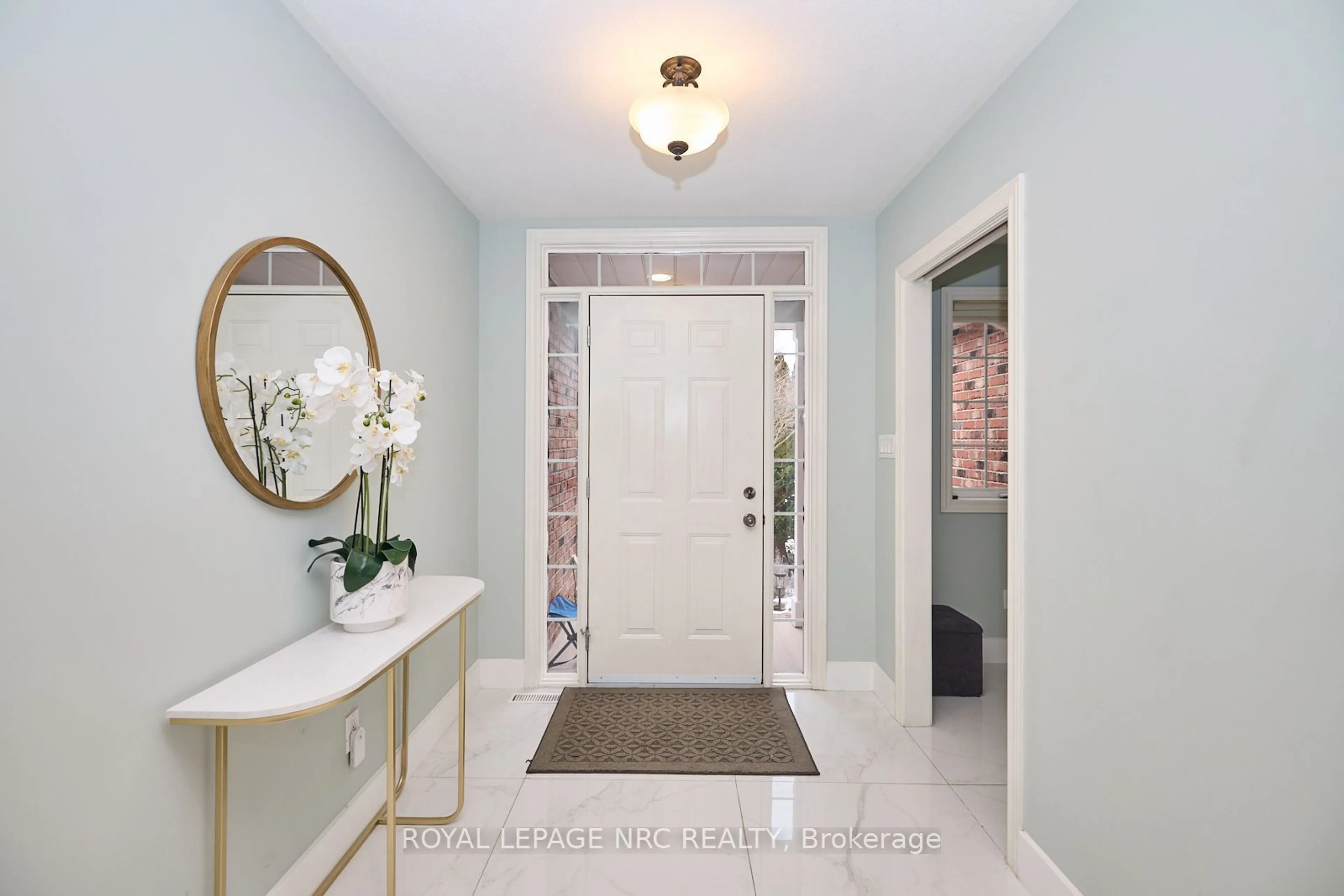 Indoor entryway for 23 Grange Cres, Niagara-on-the-Lake Ontario L0S 1J0