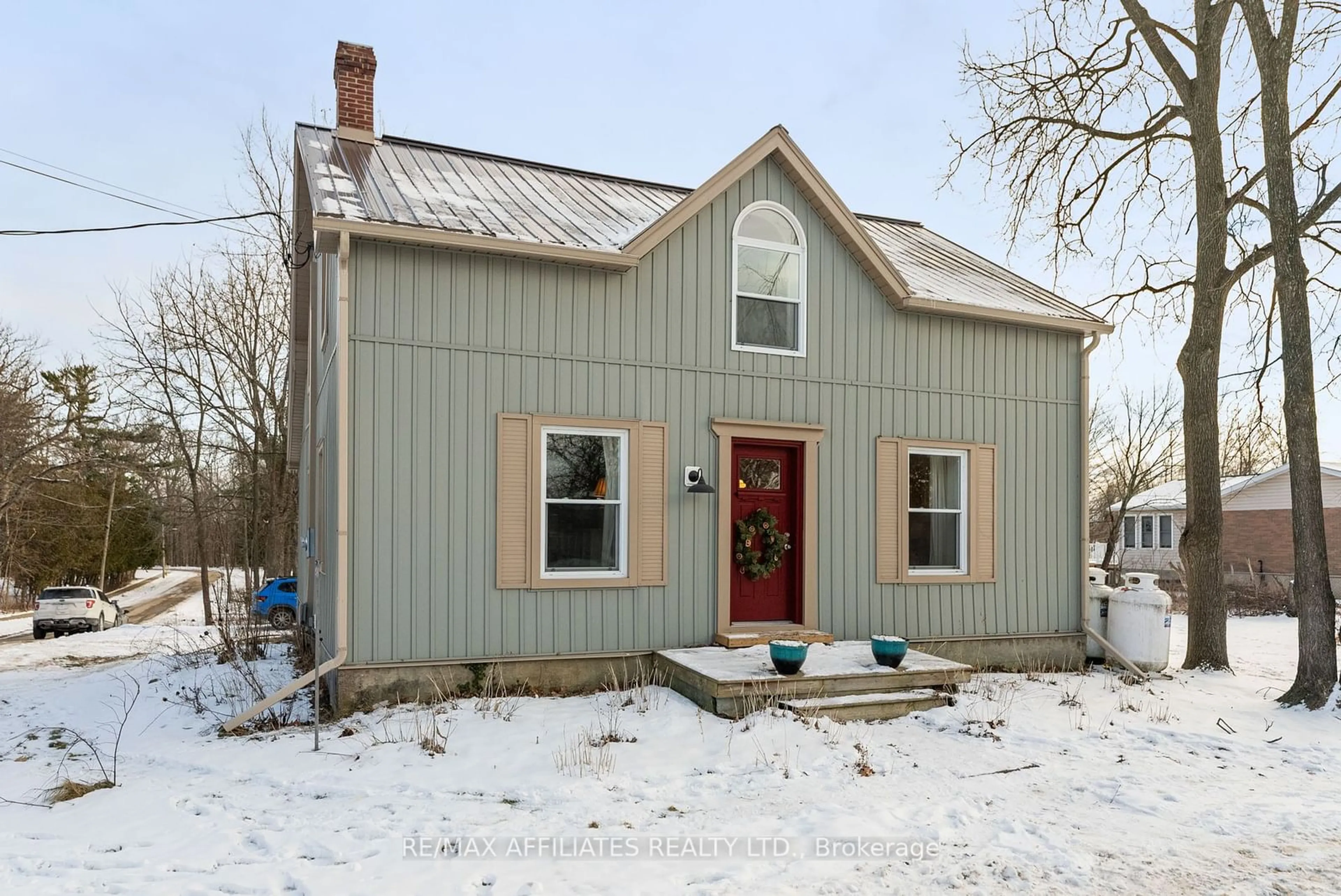 Home with vinyl exterior material, building for 8 Stevens St, Rideau Lakes Ontario K0G 1P0