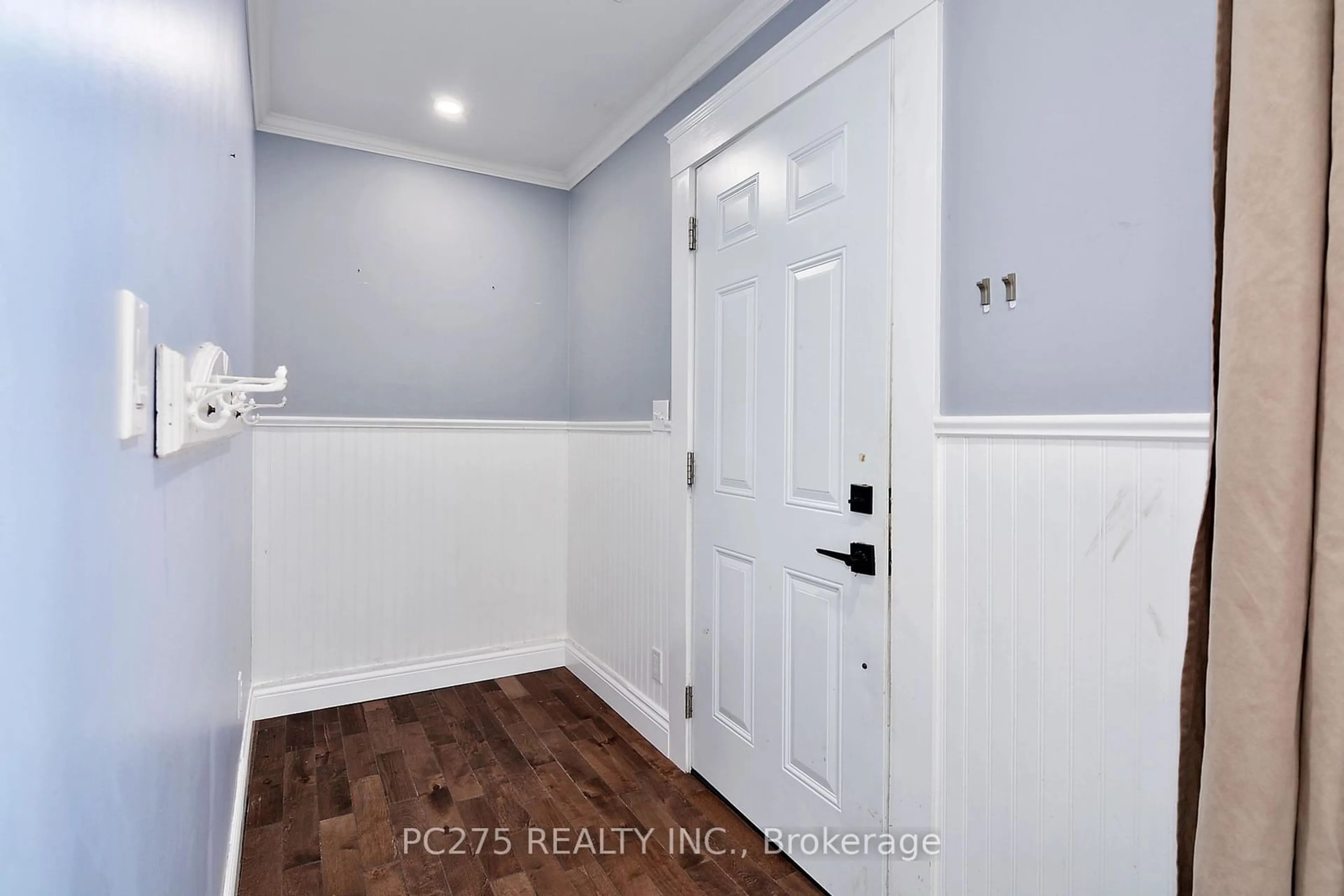 Indoor entryway for 263 Forest St, Chatham-Kent Ontario N7L 2B1