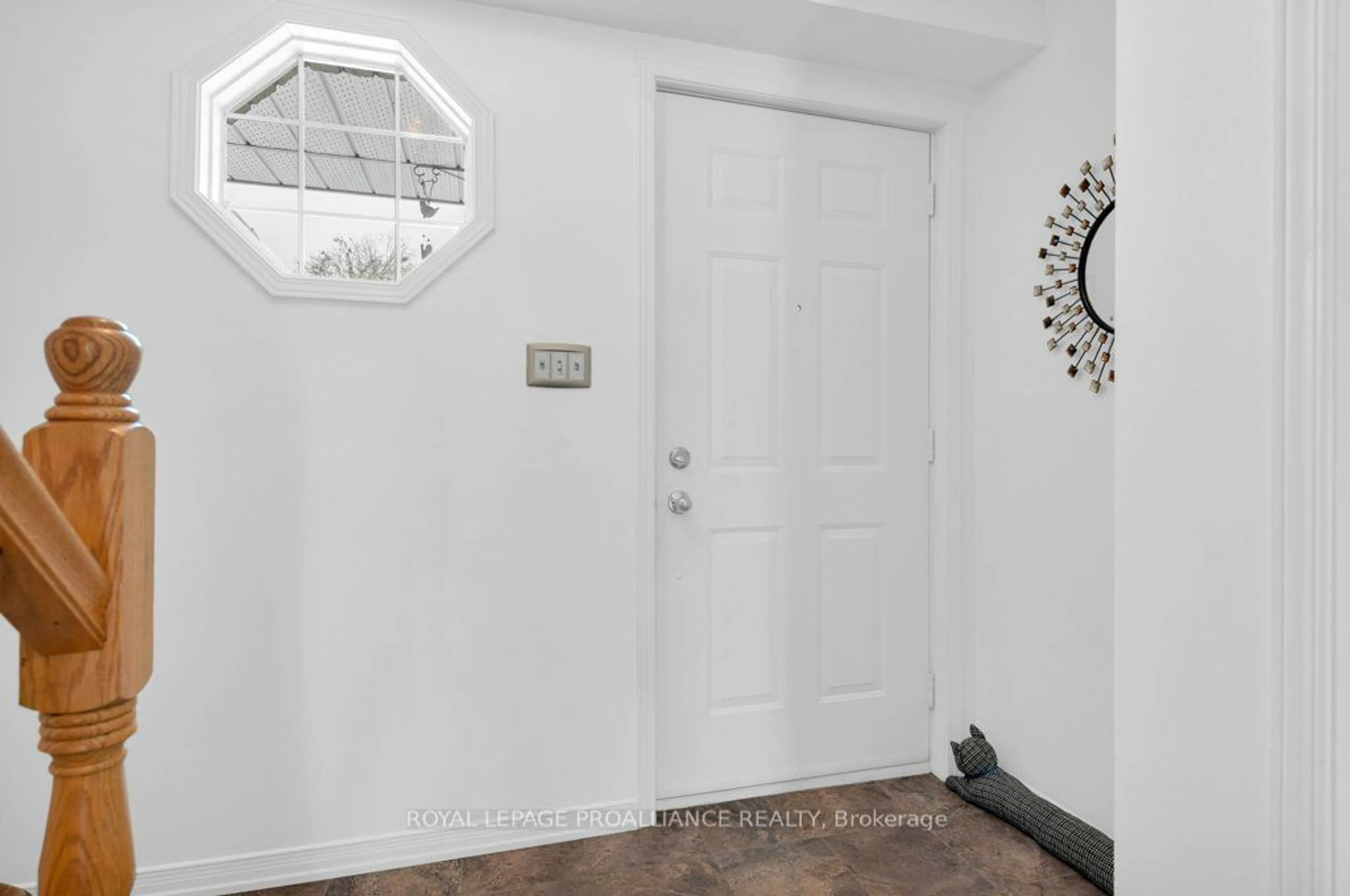 Indoor entryway for 99 Progress Ave #8, Belleville Ontario K8P 4Z3