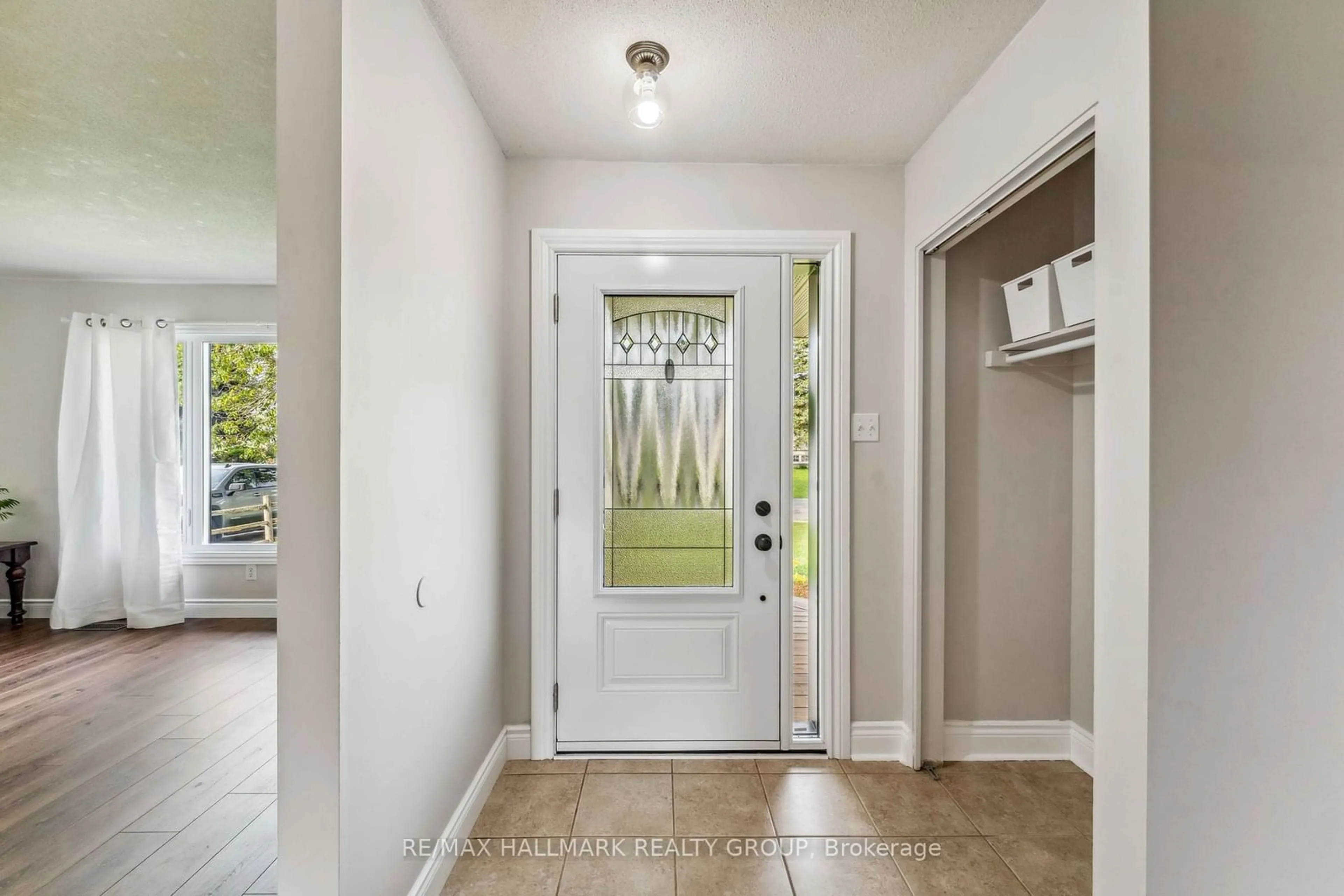 Indoor entryway for 26 Fortune St, Stittsville - Munster - Richmond Ontario K0A 2Z0