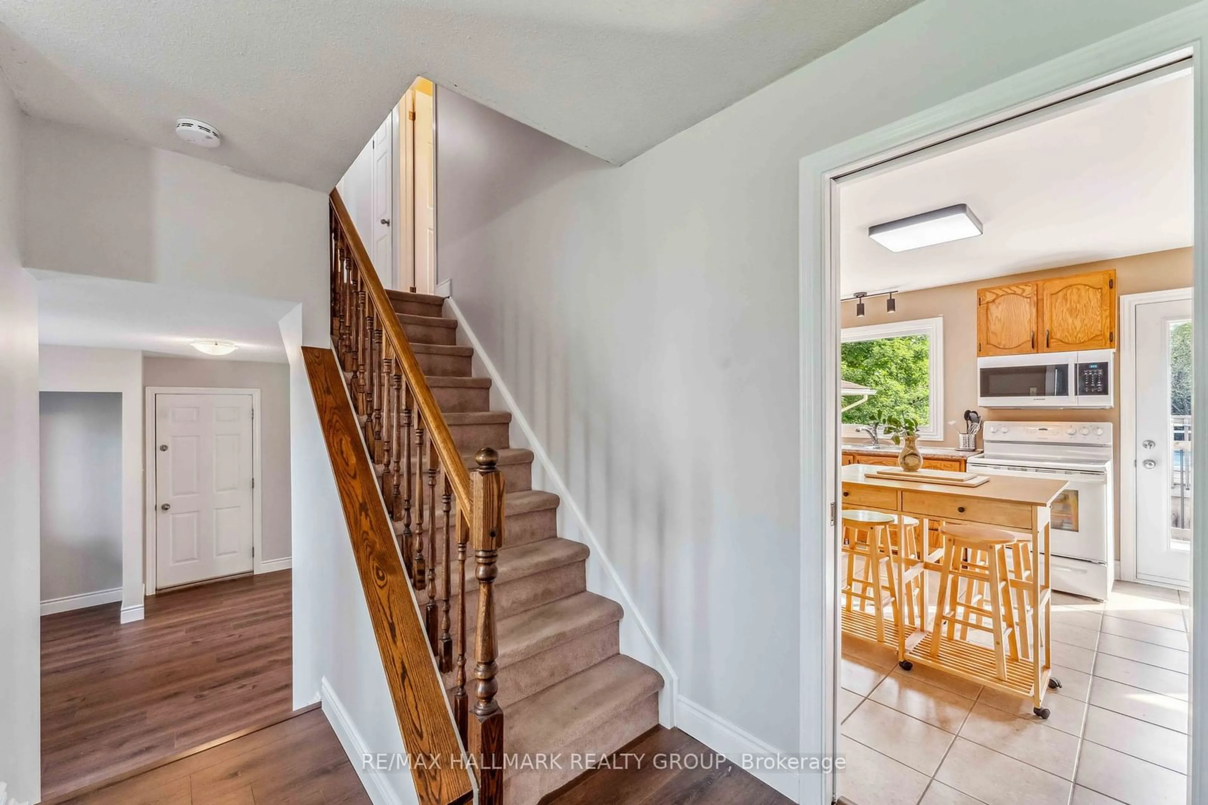 Indoor entryway for 26 Fortune St, Stittsville - Munster - Richmond Ontario K0A 2Z0