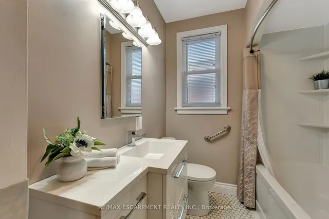 Additional property image - 131 East 42nd St