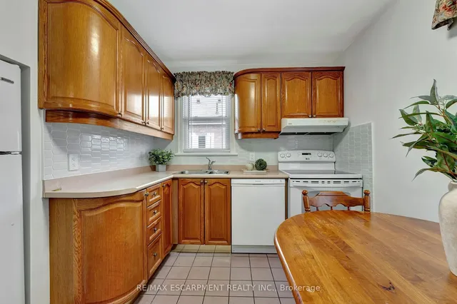 Additional property image - 131 East 42nd St