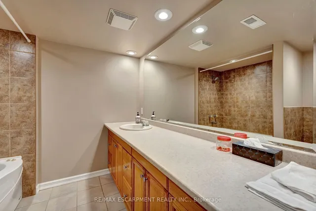 Additional property image - 131 East 42nd St