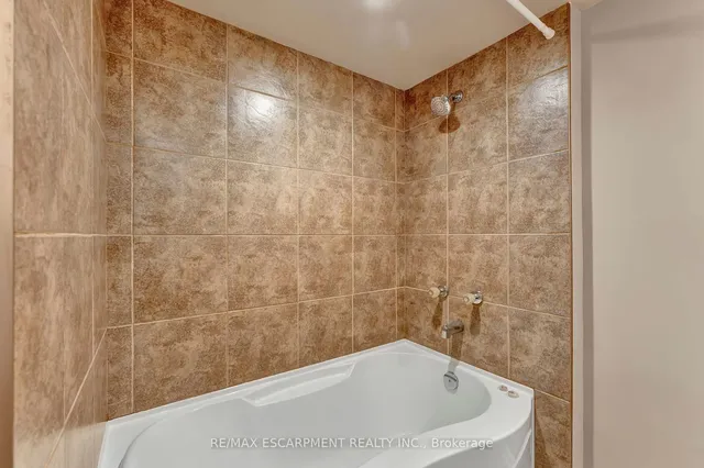 Additional property image - 131 East 42nd St