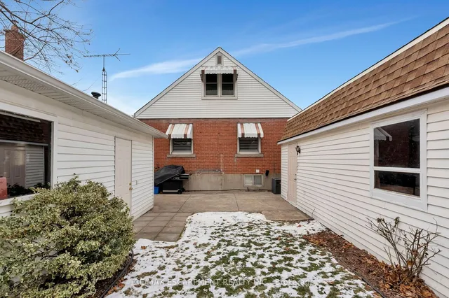 Additional property image - 131 East 42nd St