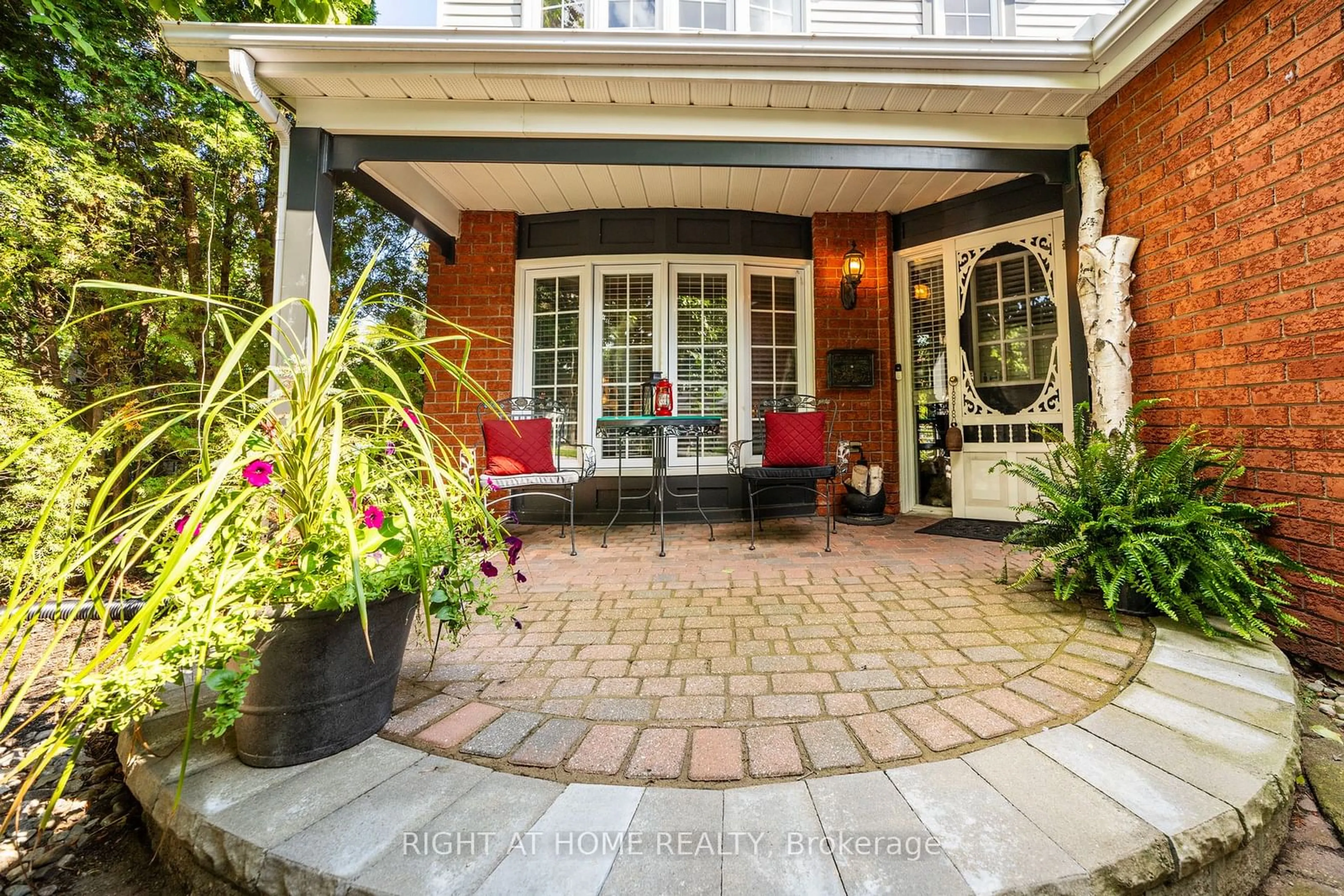 Patio, street for 32 Ellisson Way, Hunt Club - South Keys and Area Ontario K1G 4P6