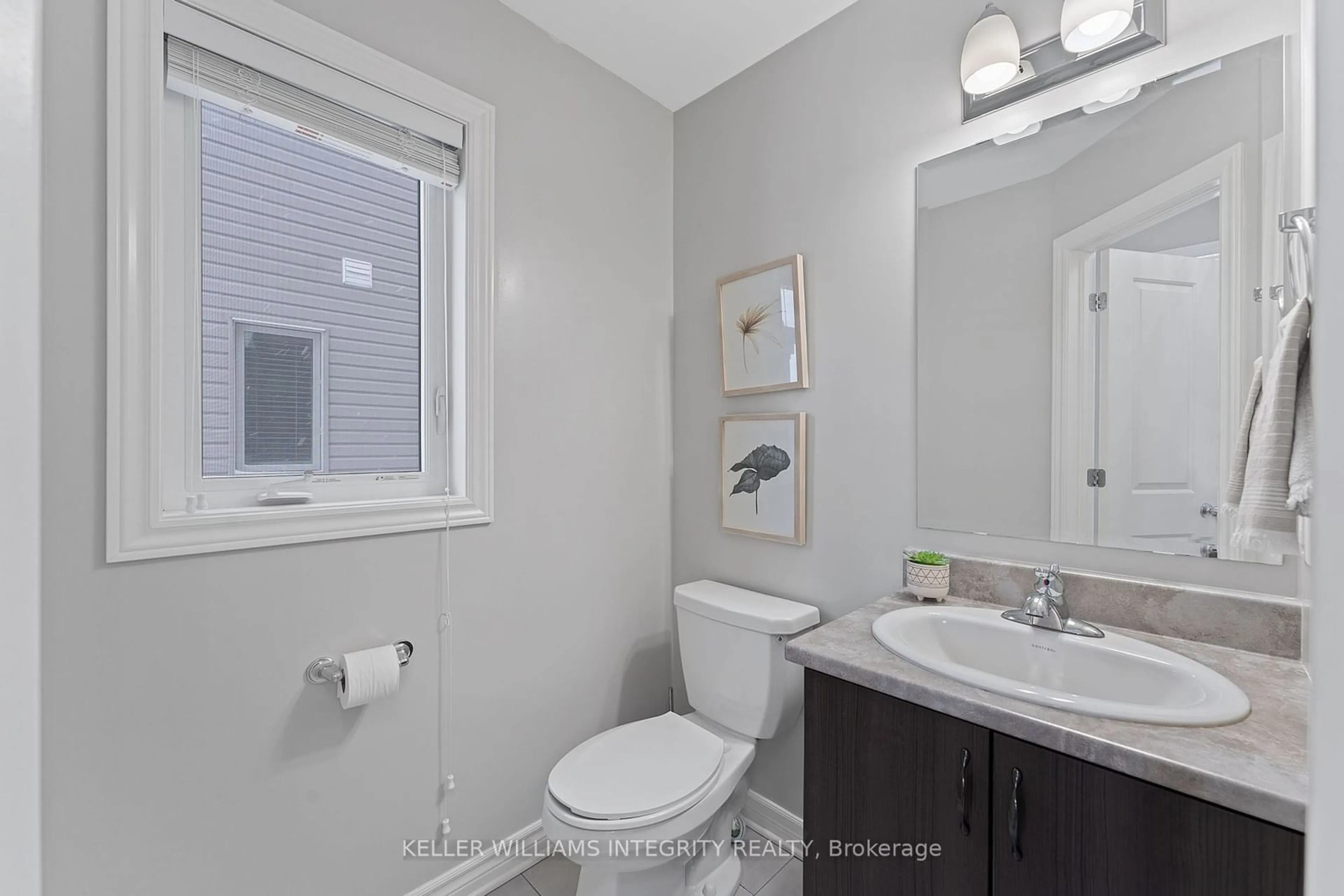 Standard bathroom, ceramic/tile floor for 696 Parade Dr, Stittsville - Munster - Richmond Ontario K2S 0X8