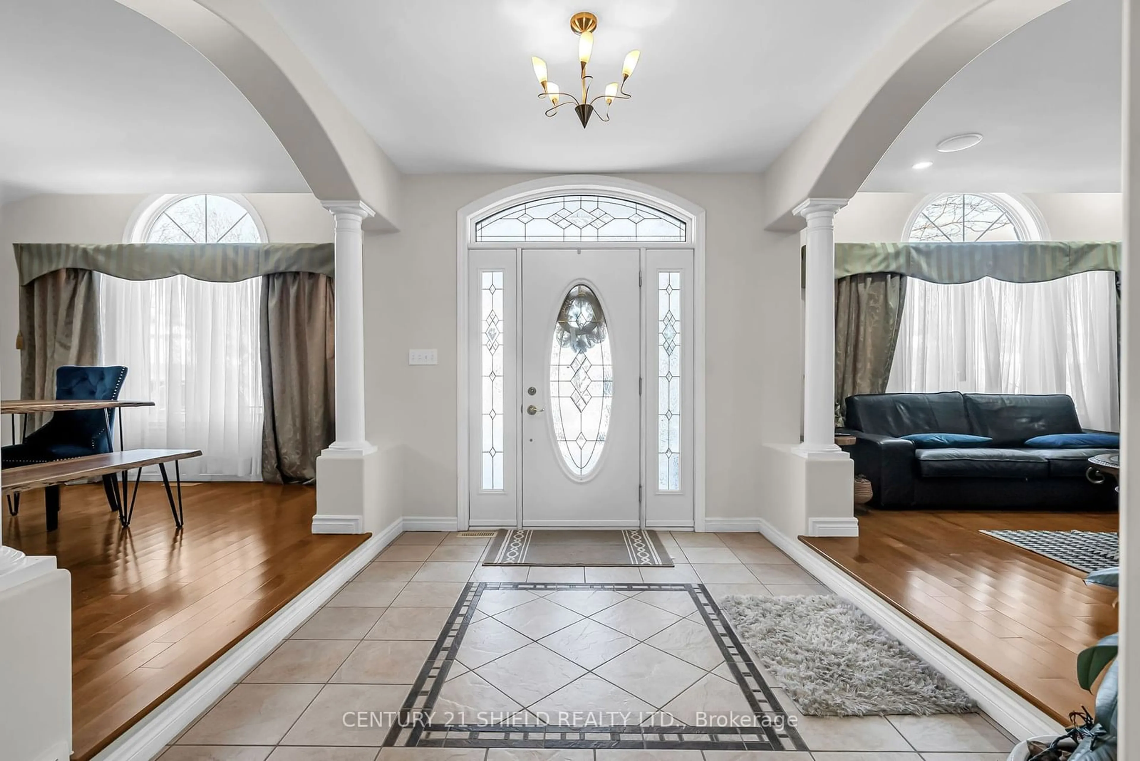 Indoor entryway for 1612 Sugar Stick Dr, Cornwall Ontario K6J 5V2