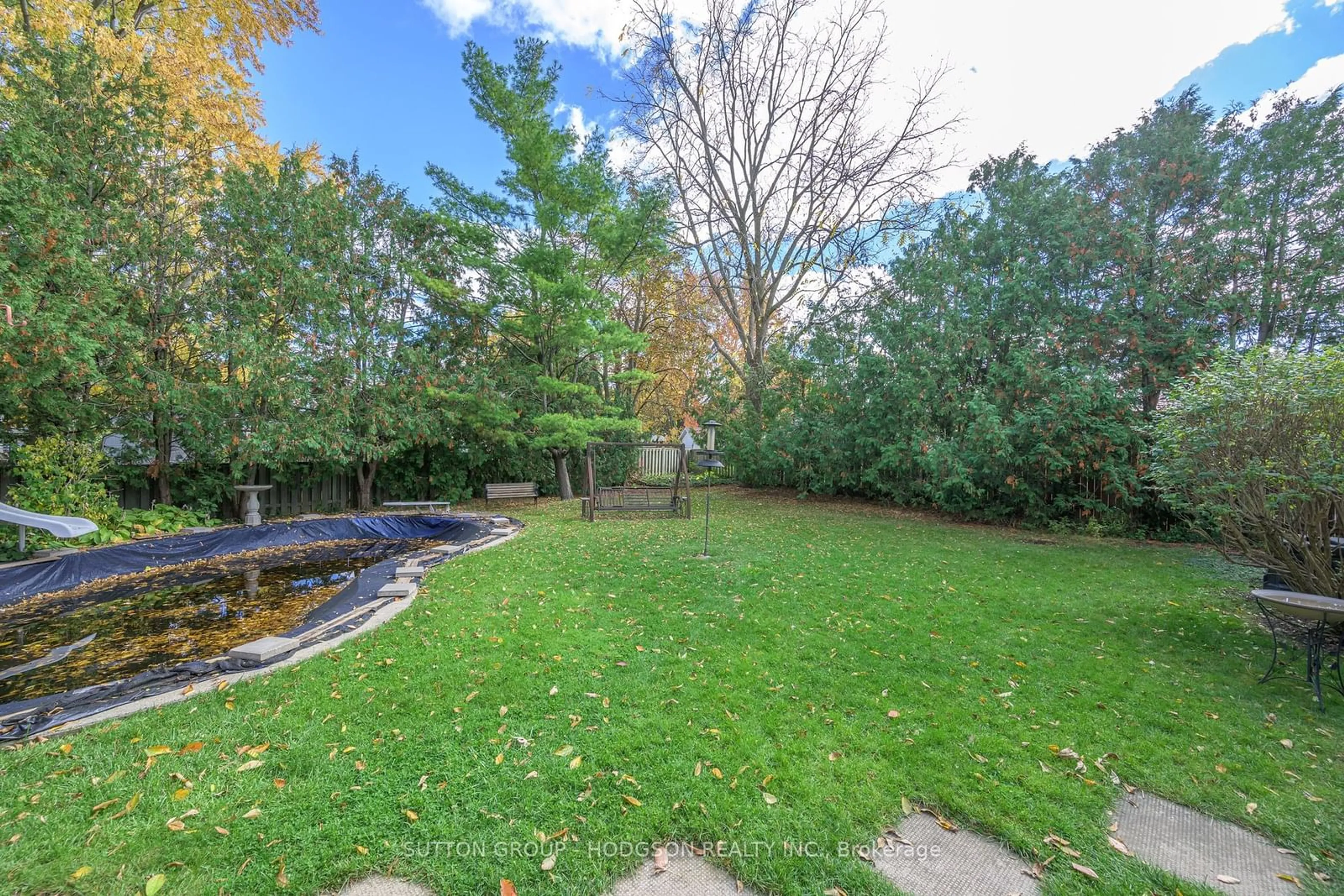 A pic from outside/outdoor area/front of a property/back of a property/a pic from drone, forest/trees view for 109 Antrim Cres, London Ontario N6E 1G9