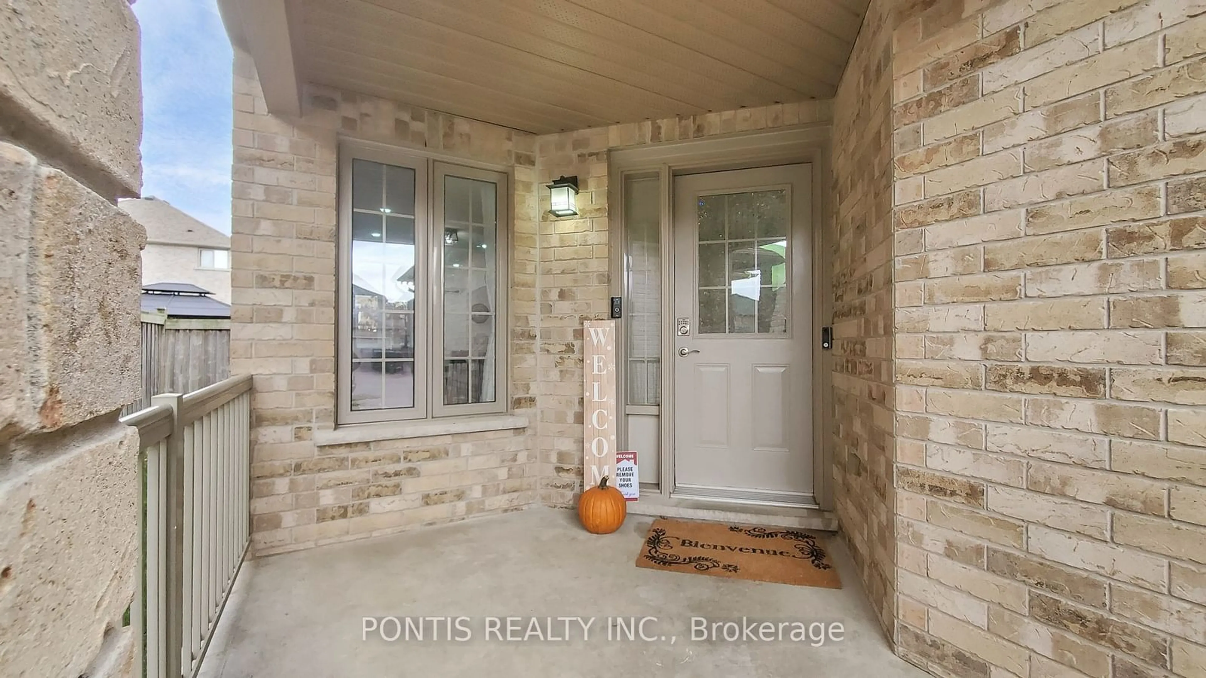 Indoor entryway for 83 Hinrichs Cres, Cambridge Ontario N1T 0A9