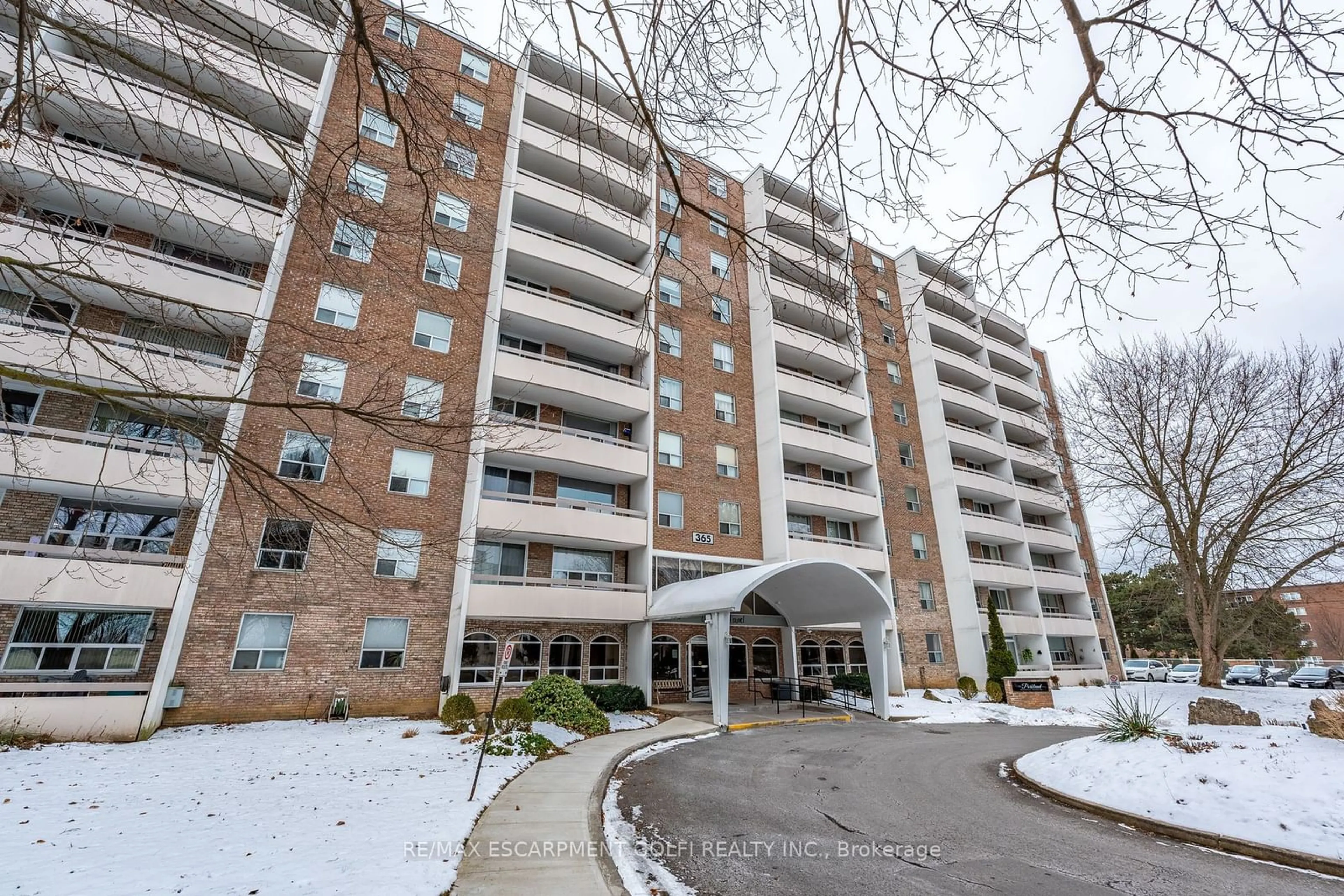 Indoor foyer for 365 Geneva St #602, St. Catharines Ontario L2N 5S7