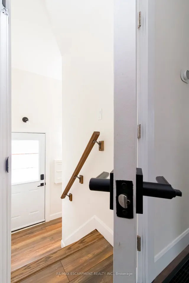 Additional property image - 374 East 16th St