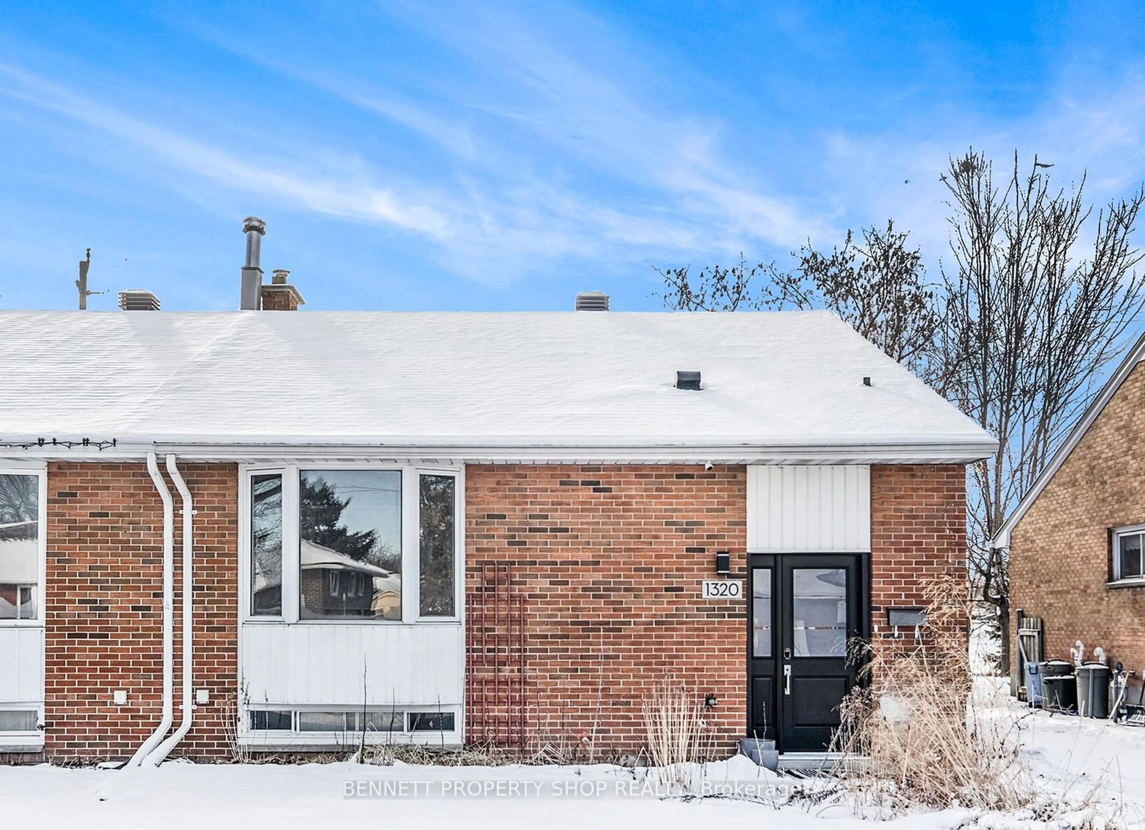 Home with brick exterior material, street for 1320 Bloomsbury Cres, Parkway Park - Queensway Terrace S and Area Ontario K2C 2Y9