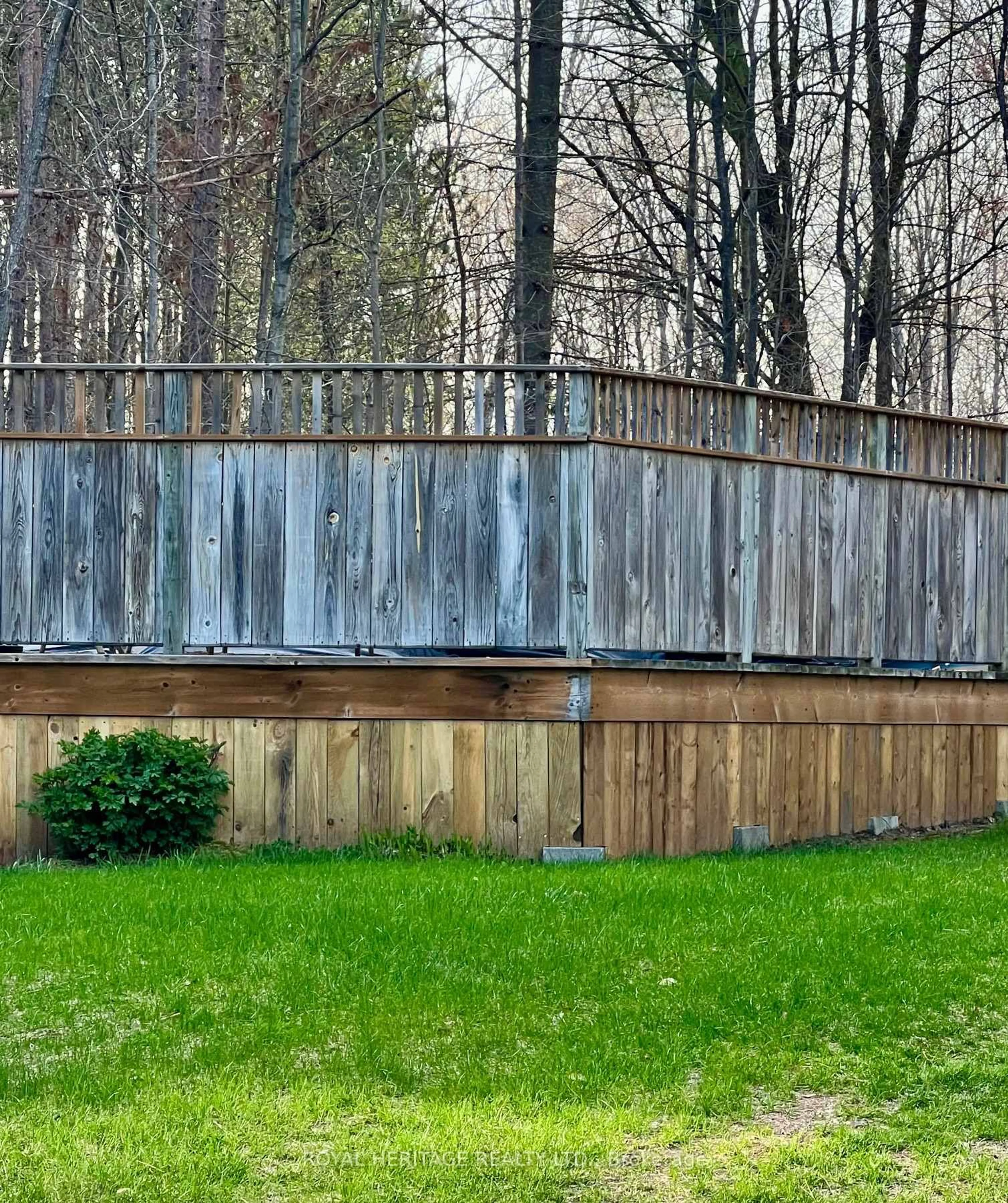 Patio, unknown for 19 Mccrea Crt, Tweed Ontario K0K 3J0