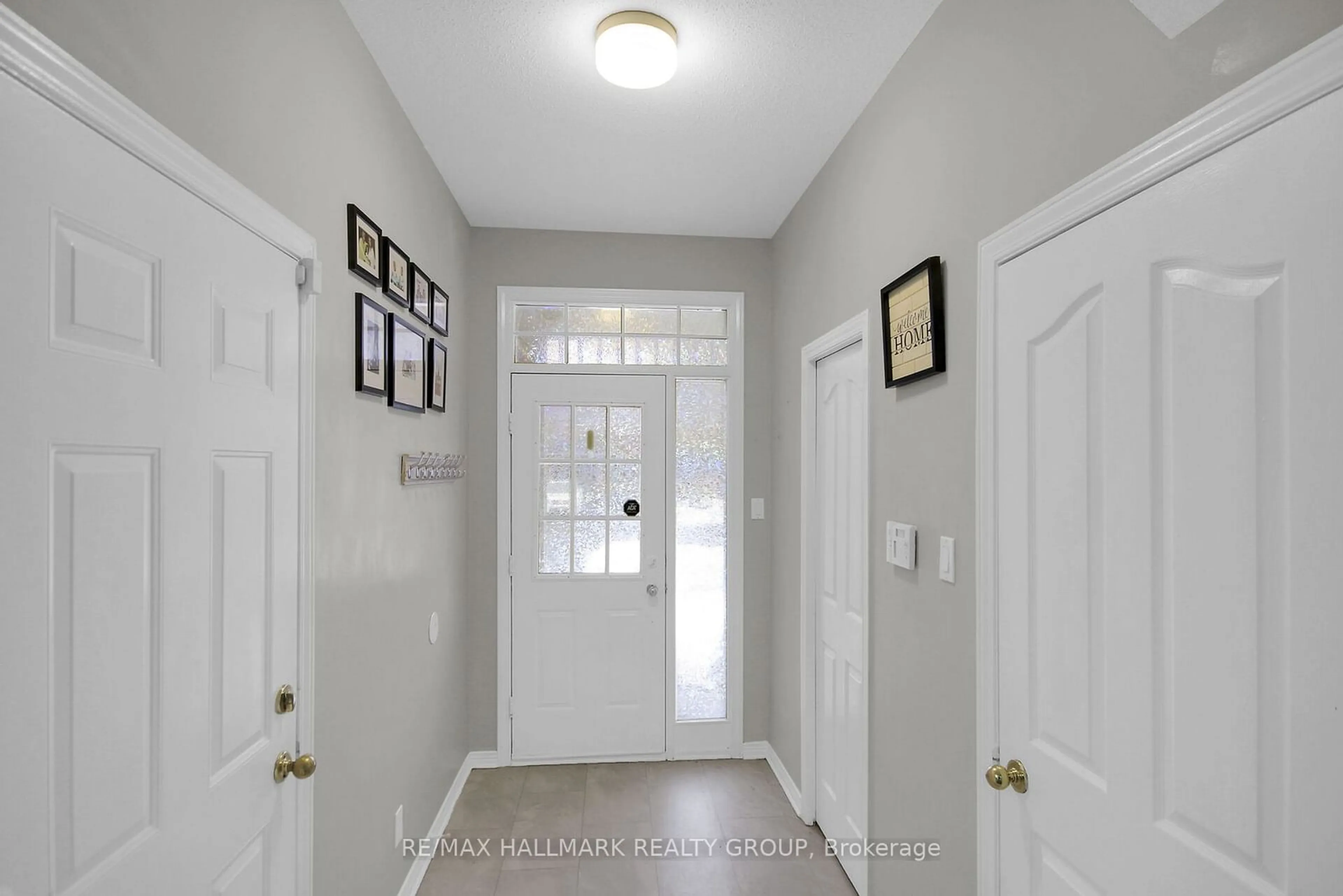 Indoor entryway for 4320 Owl Valley Dr, Blossom Park - Airport and Area Ontario K1V 1L3