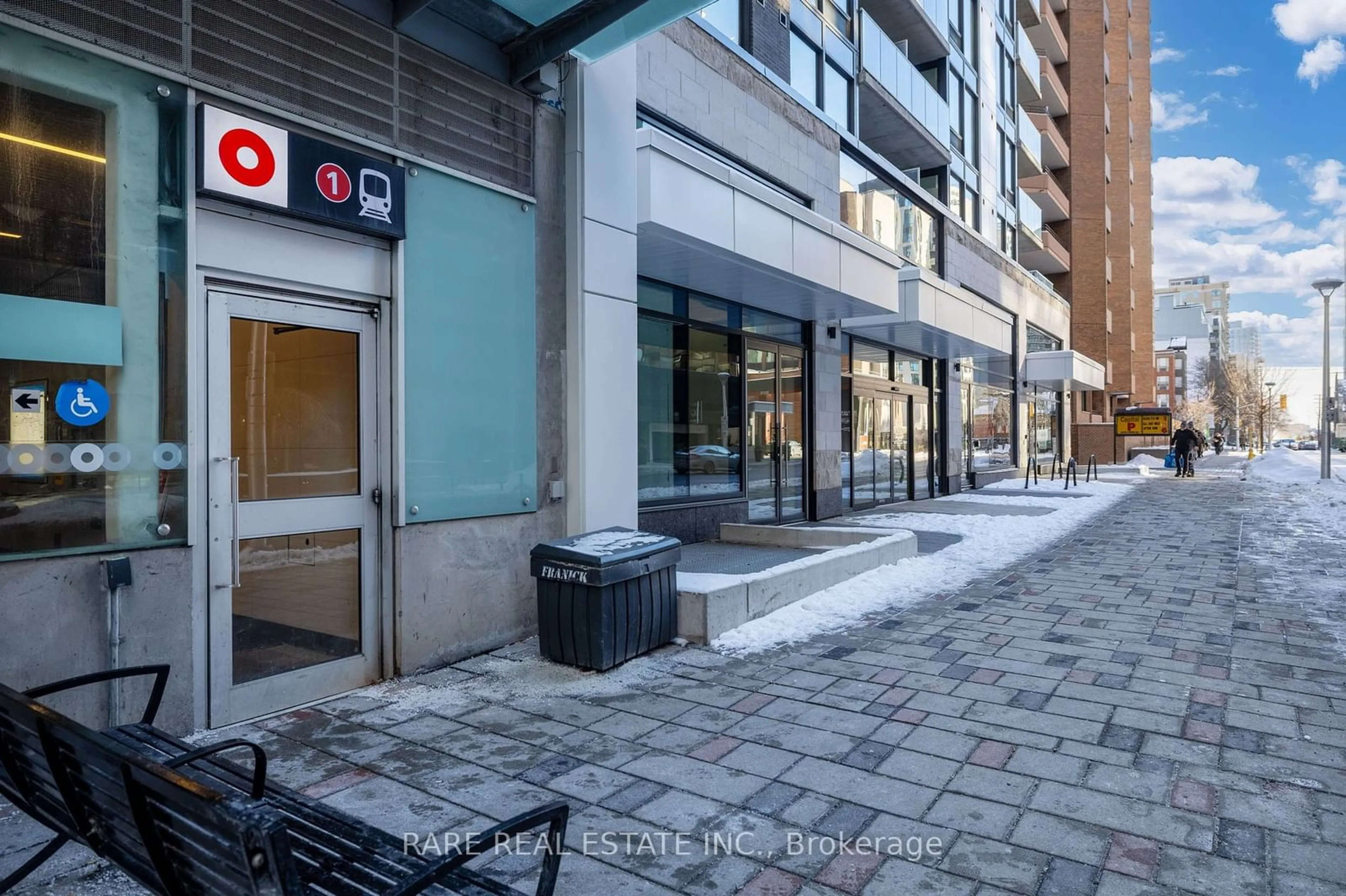 Patio, street for 340 Queen St #305, Ottawa Centre Ontario K1R 0G1