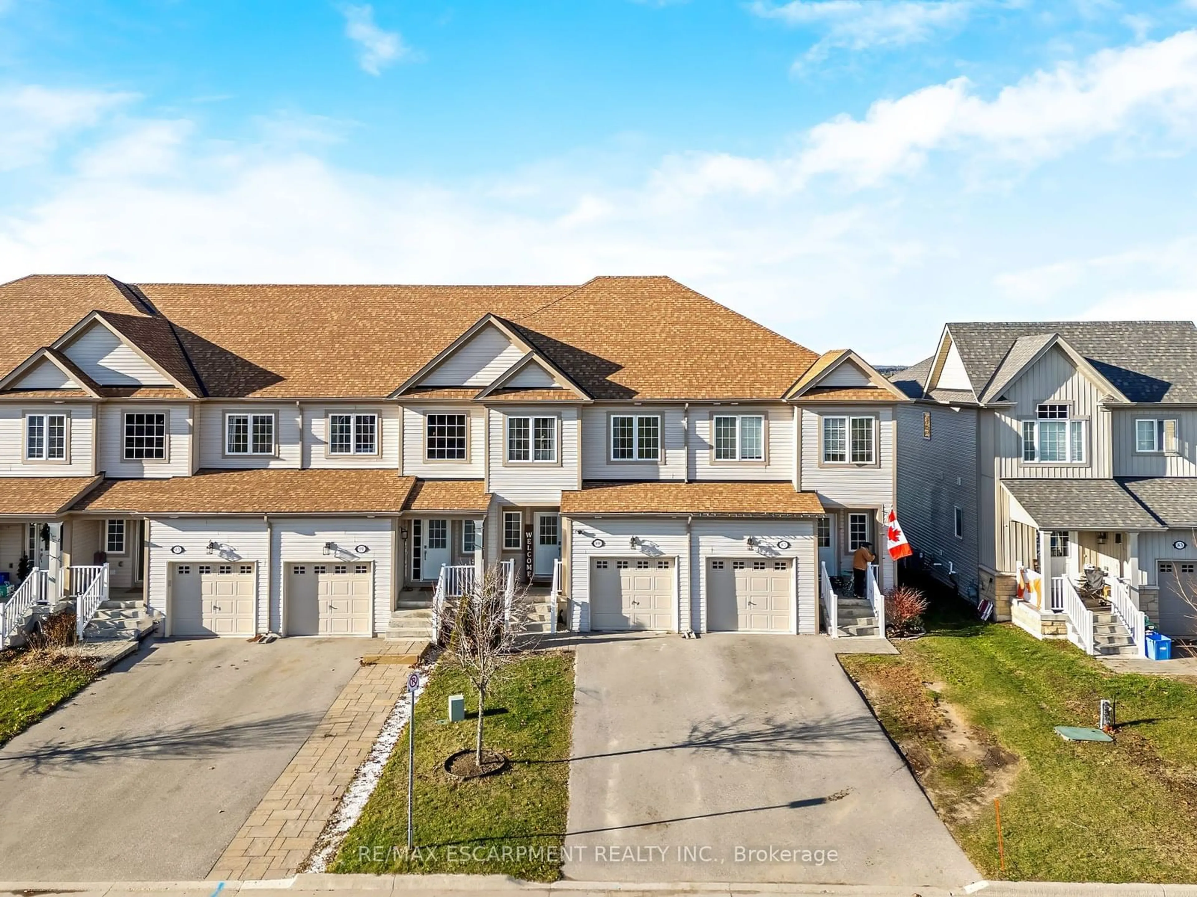 A pic from outside/outdoor area/front of a property/back of a property/a pic from drone, street for 89 Courtney St, Centre Wellington Ontario N1M 0E5