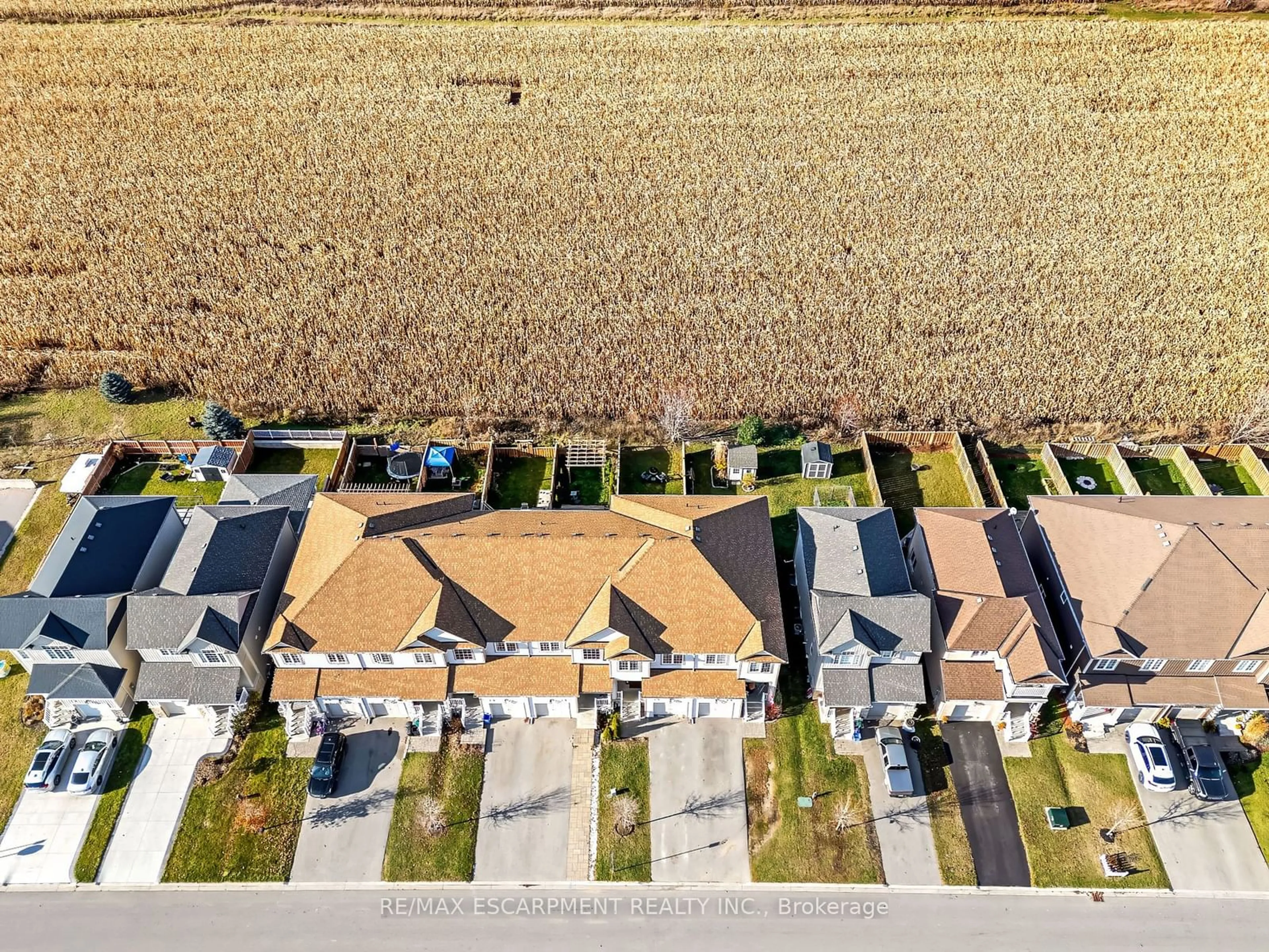 A pic from outside/outdoor area/front of a property/back of a property/a pic from drone, street for 89 Courtney St, Centre Wellington Ontario N1M 0E5