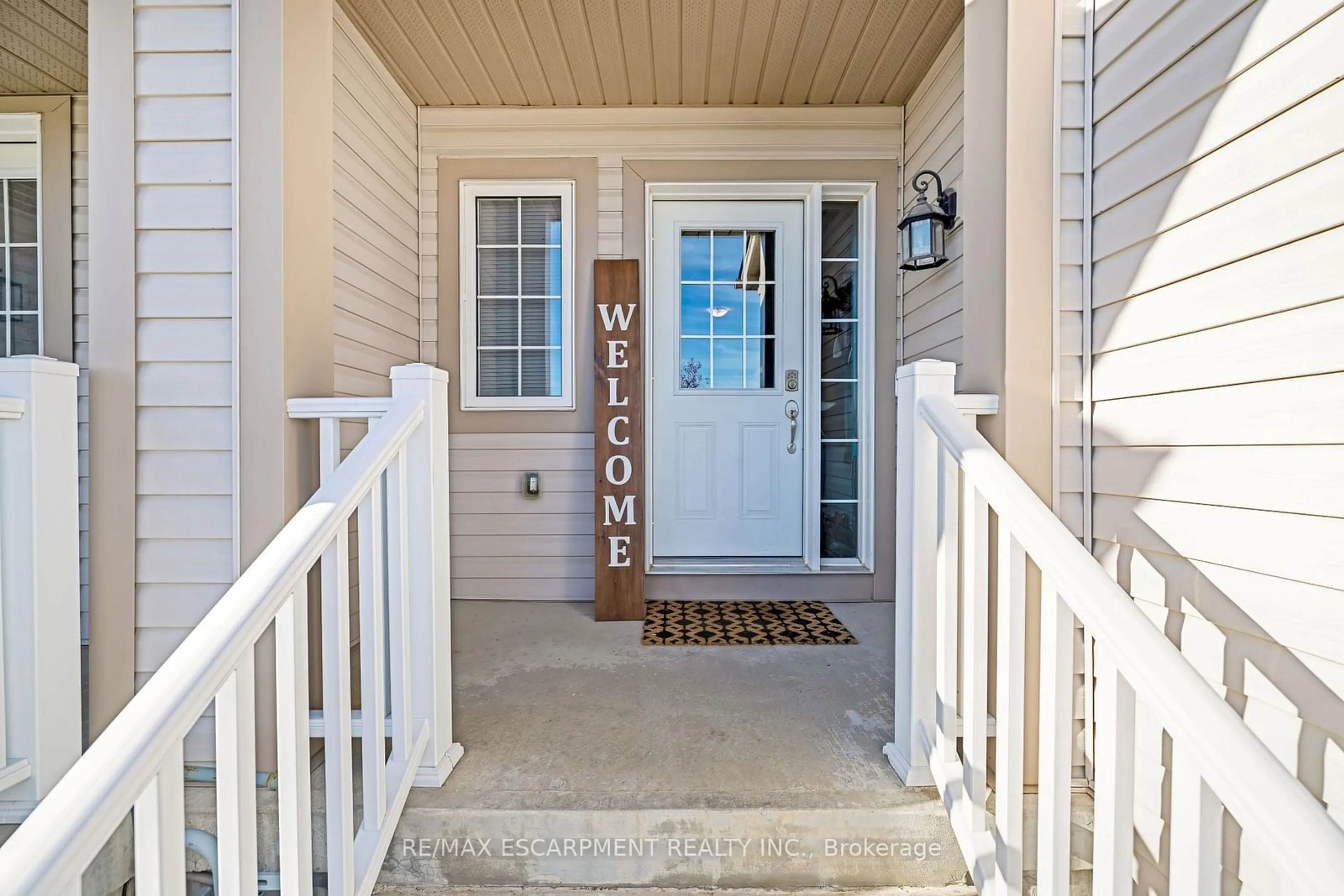 Indoor entryway for 89 Courtney St, Centre Wellington Ontario N1M 0E5