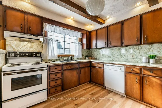 Additional property image - 130 Queen Victoria Dr