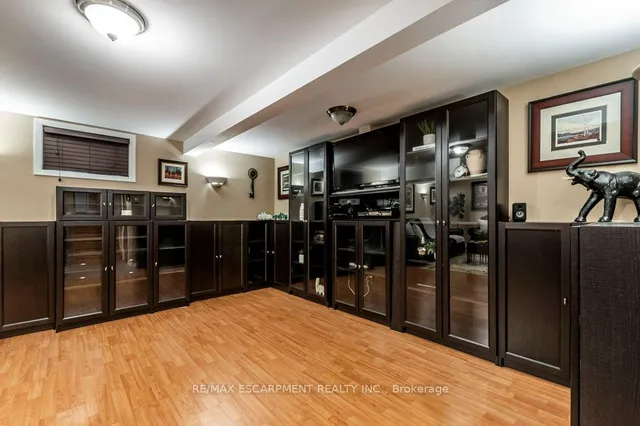 Additional property image - 130 Queen Victoria Dr