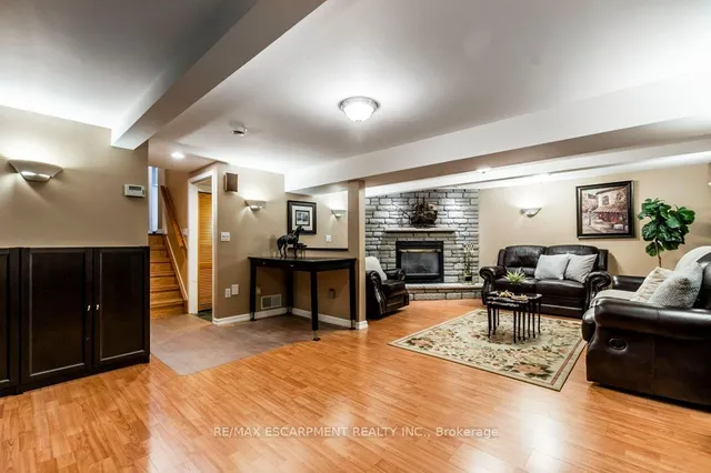 Additional property image - 130 Queen Victoria Dr