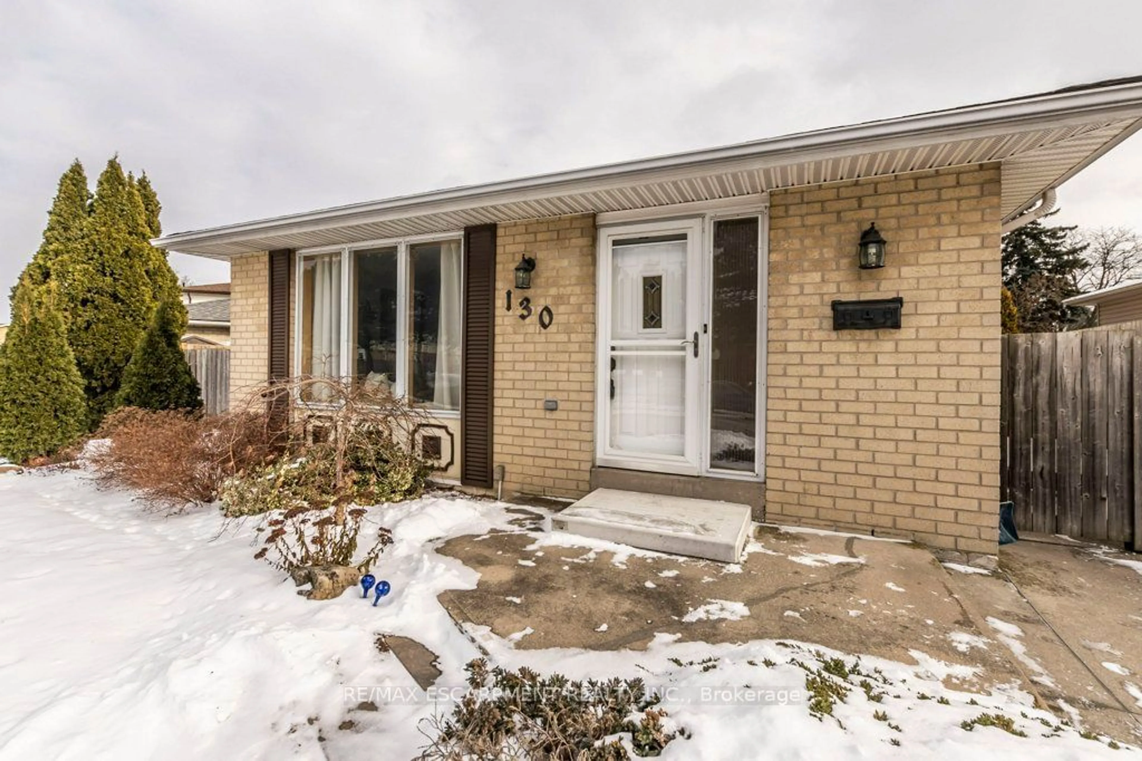 Home with brick exterior material, street for 130 Queen Victoria Dr, Hamilton Ontario L8W 1G2