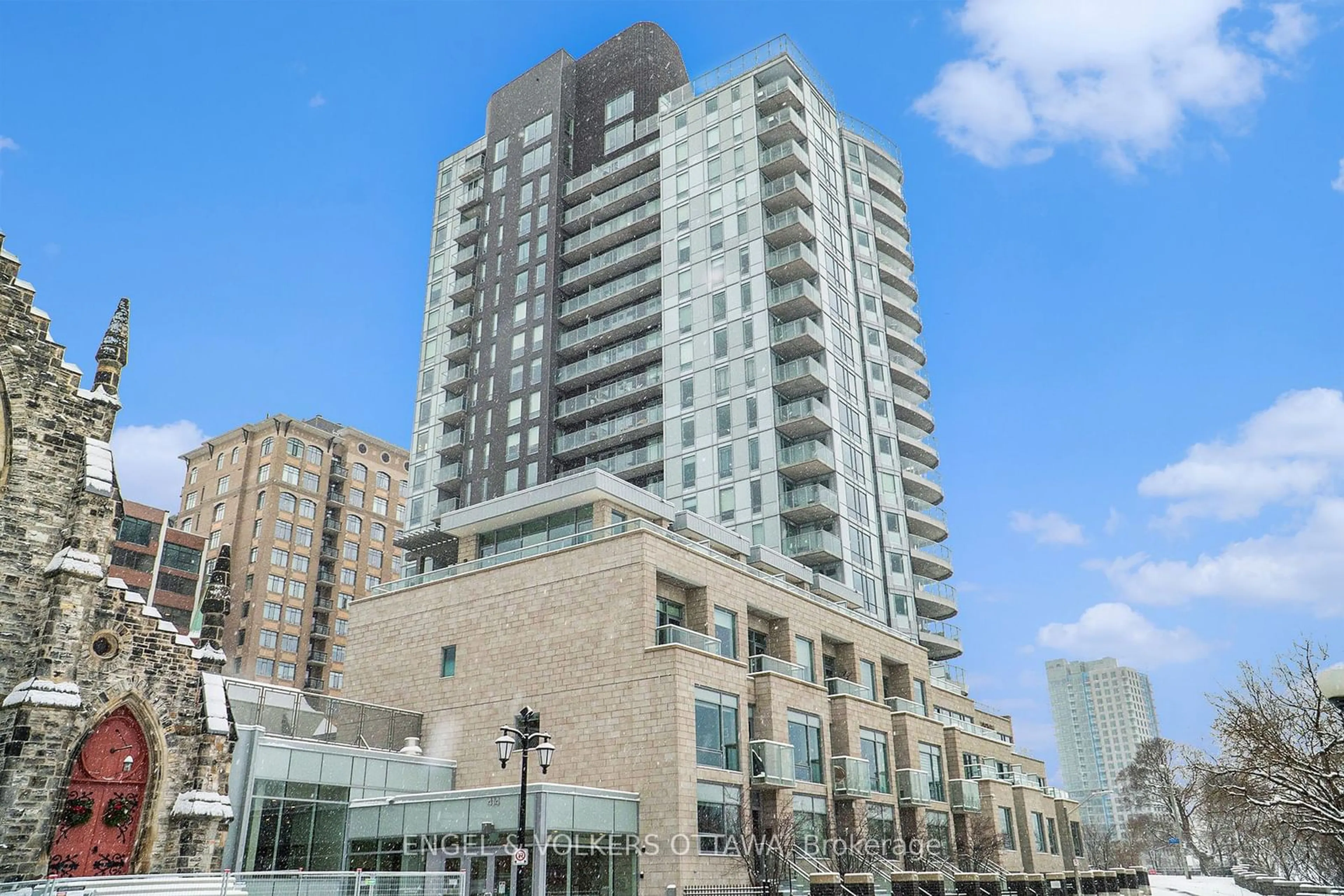 Patio, building for 428 Sparks St #406, Ottawa Centre Ontario K1R 0B3