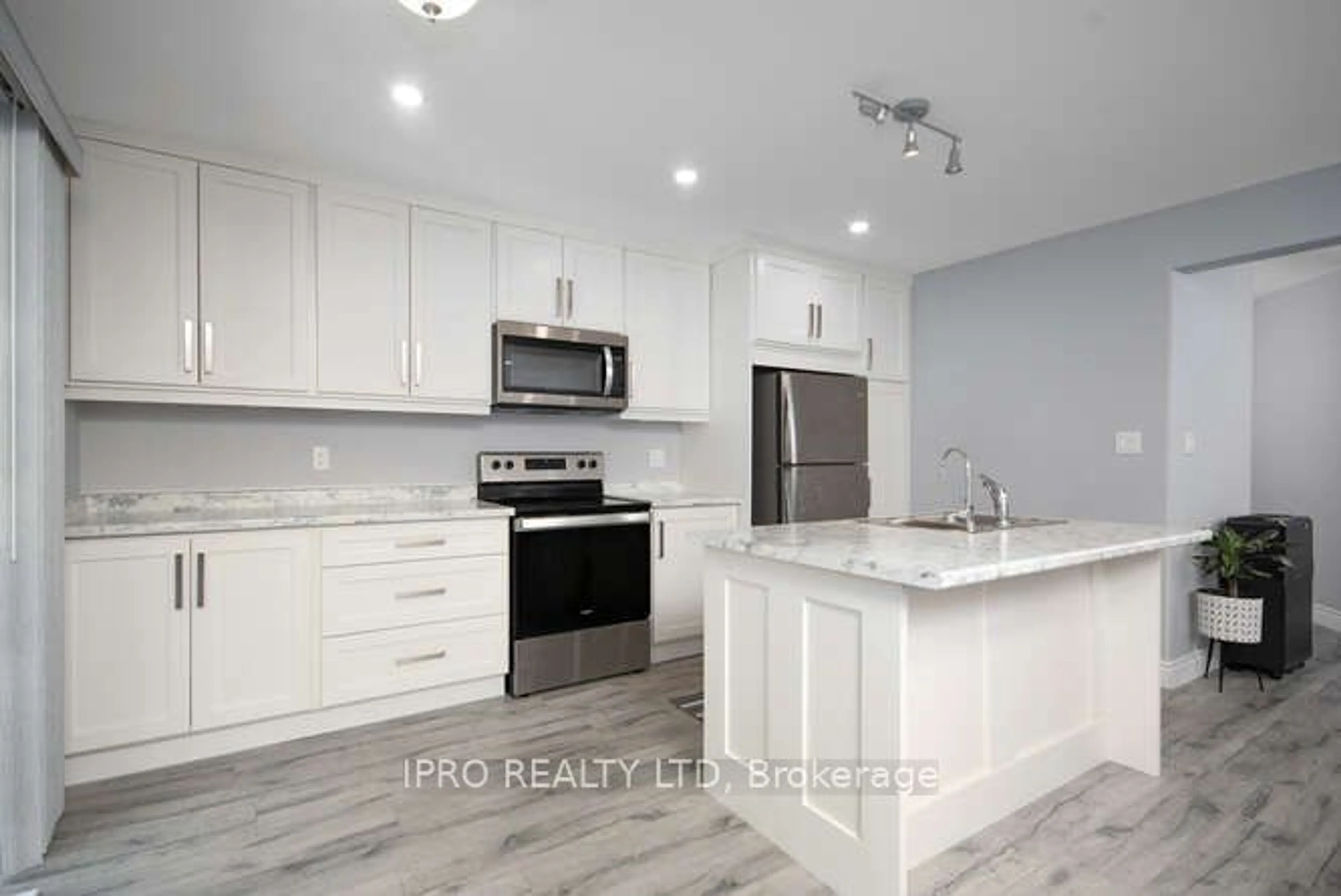 Open concept kitchen, ceramic/tile floor for 61 Vienna Rd #19, Tillsonburg Ontario N4G 0J6