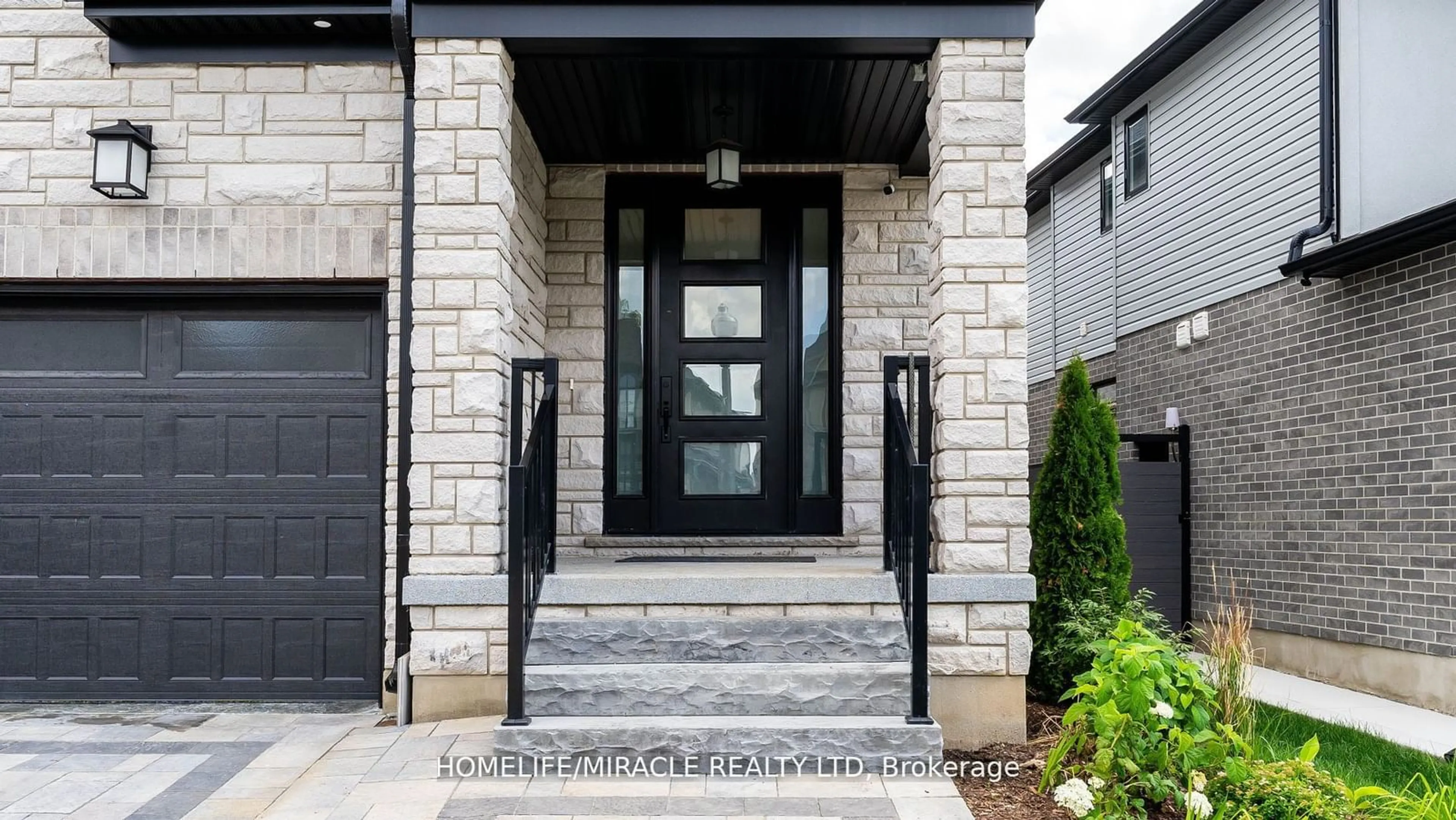 Indoor entryway for 80 Doon Creek St, Kitchener Ontario N2R 0M3