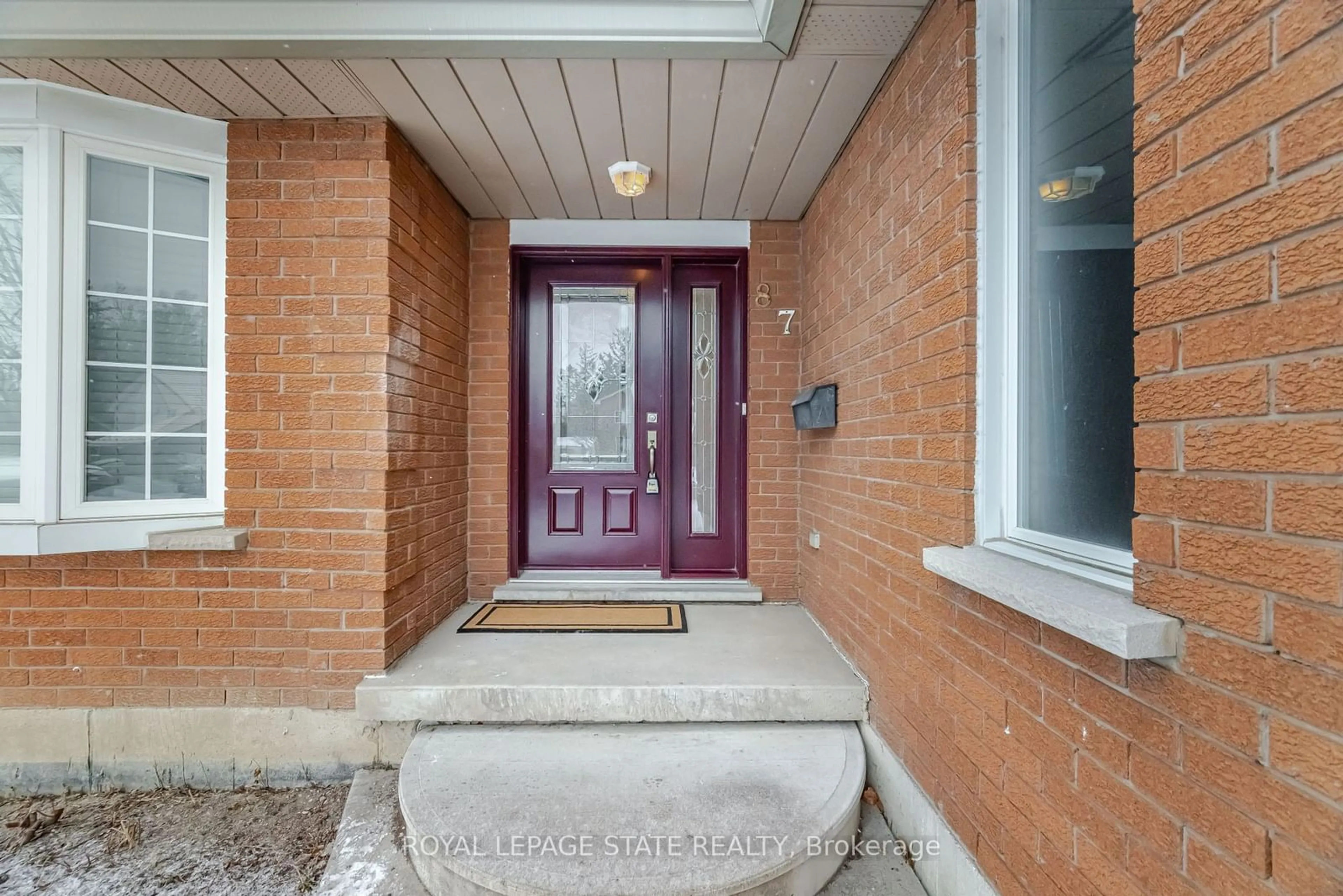 Indoor entryway for 87 Republic Ave, Hamilton Ontario L9B 2G7