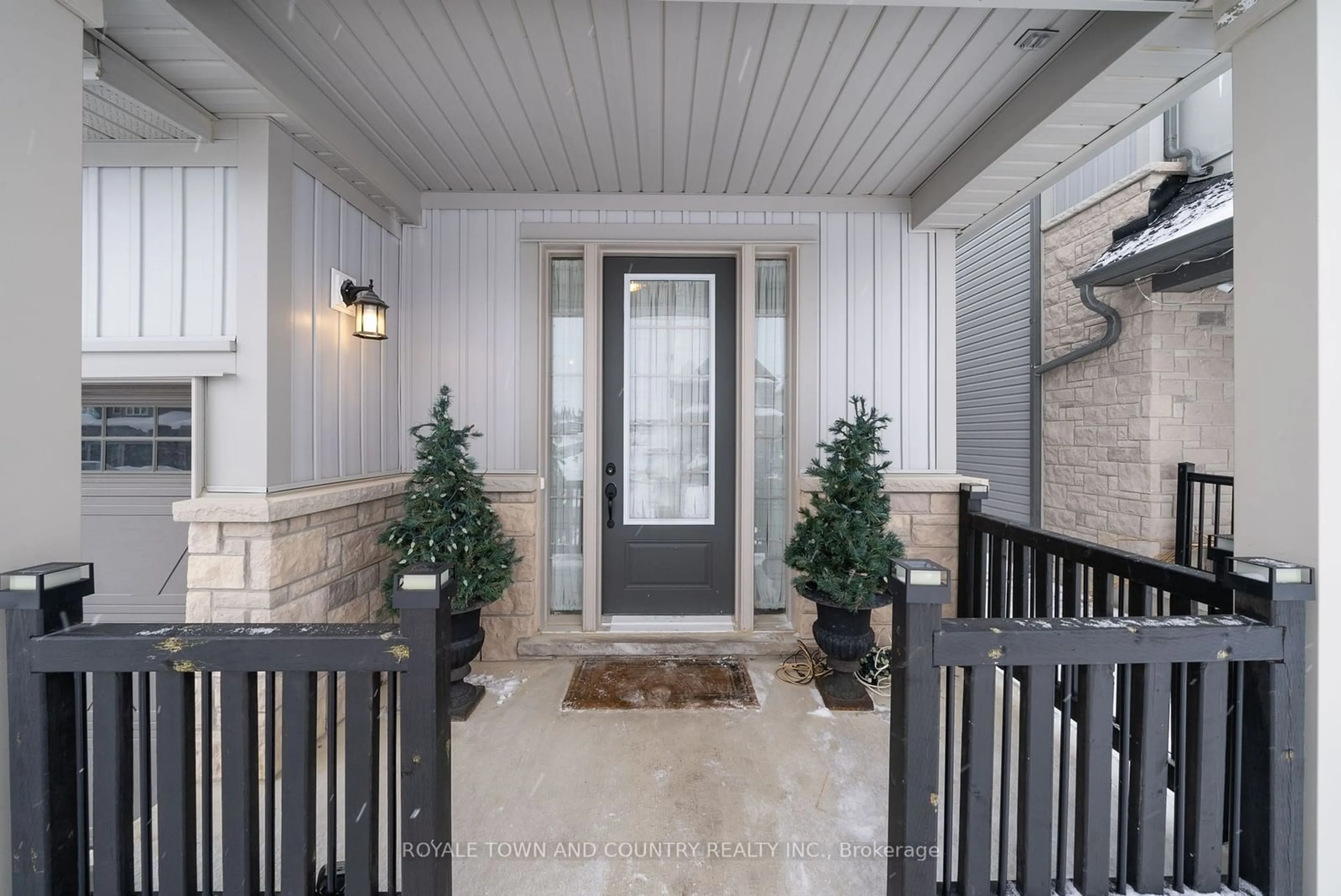 Indoor entryway for 14 Hennessey Cres, Kawartha Lakes Ontario K9V 0P2