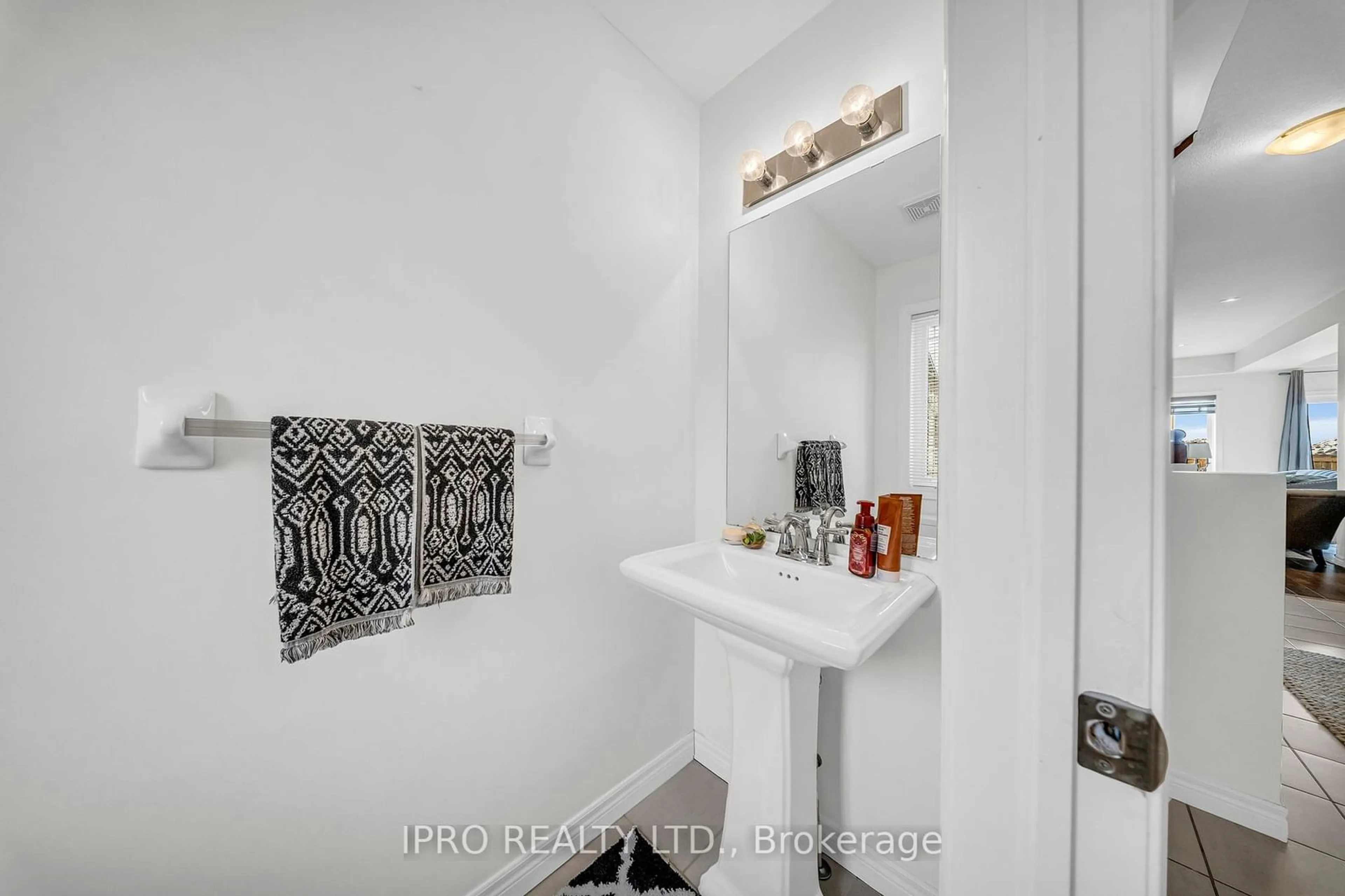 Standard bathroom, ceramic/tile floor for 18 Serenity Lane, Hamilton Ontario L0R 1P0