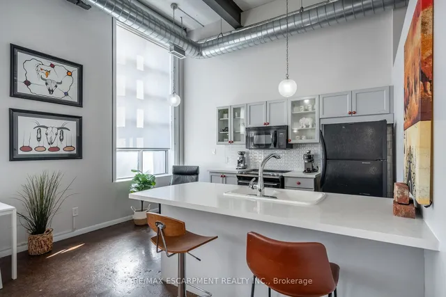 Additional property image - 11 REBECCA St Unit 101